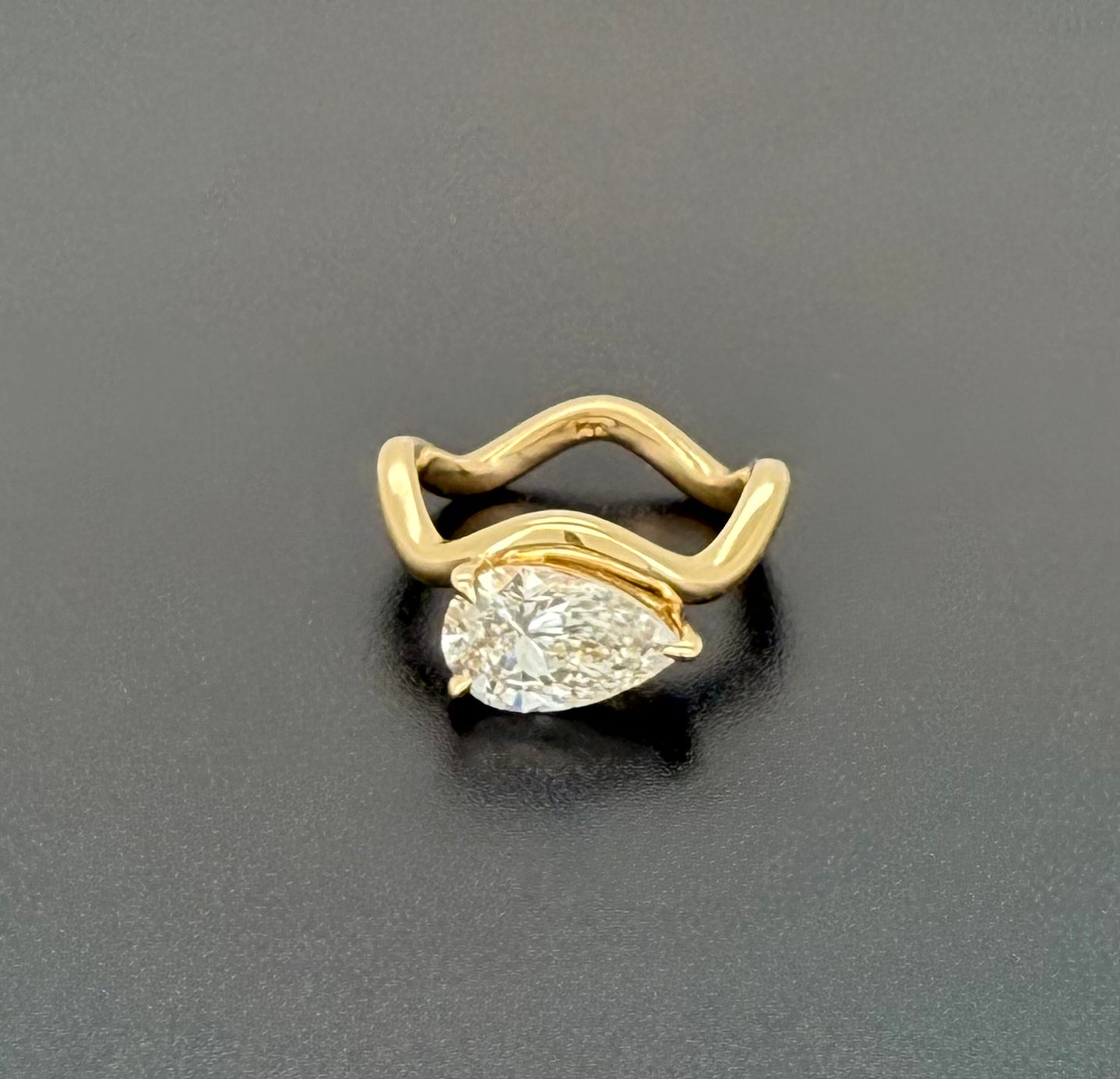 IGI-Certified 1 CT Pear Wavy Lab-Grown Diamond Ring