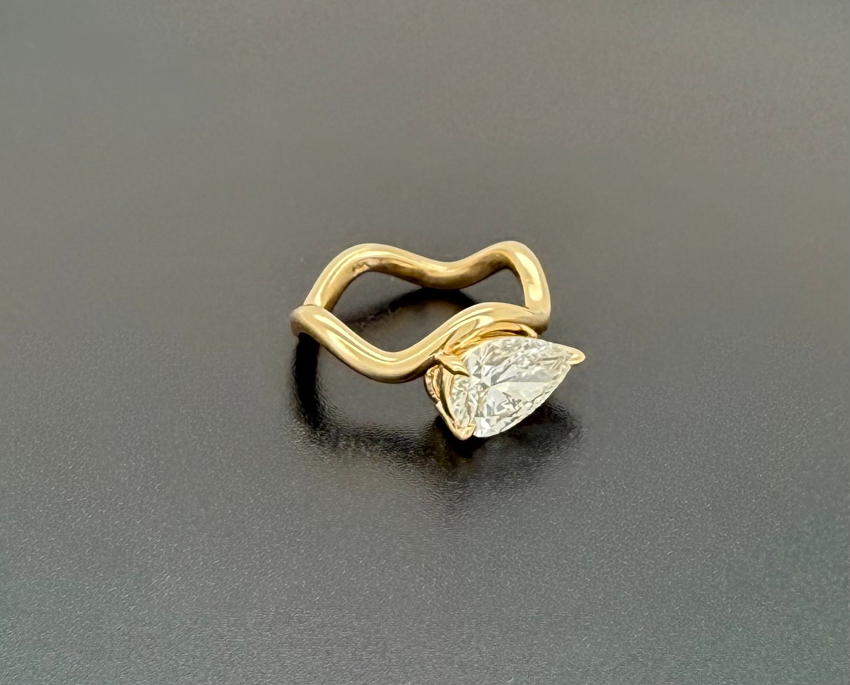 IGI-Certified 1 CT Pear Wavy Lab-Grown Diamond Ring