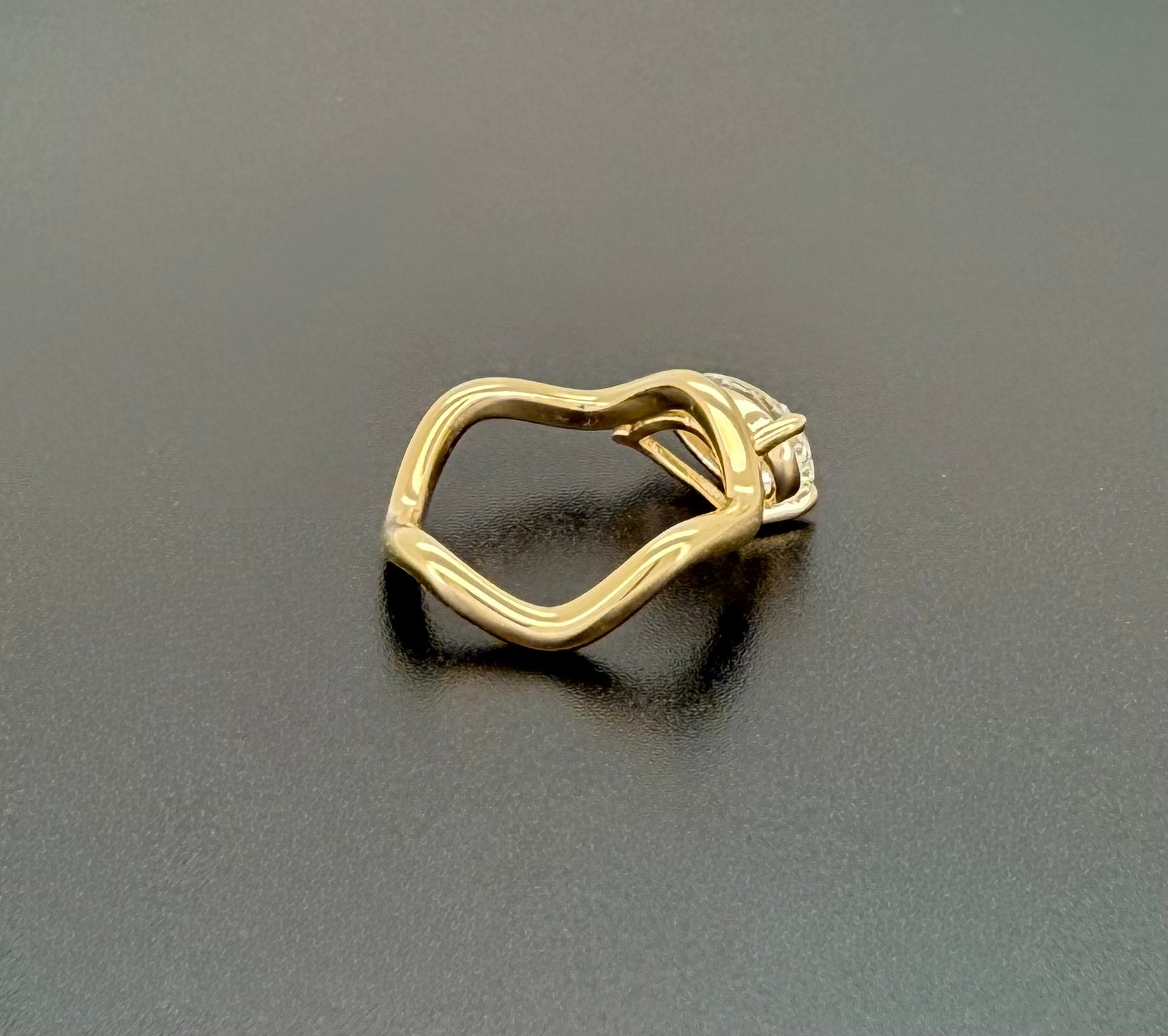 IGI-Certified 1 CT Pear Wavy Lab-Grown Diamond Ring