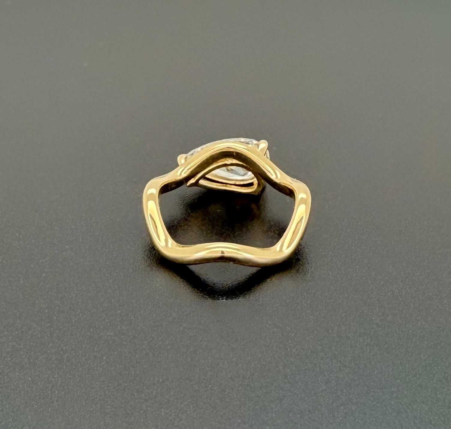 IGI-Certified 1 CT Pear Wavy Lab-Grown Diamond Ring