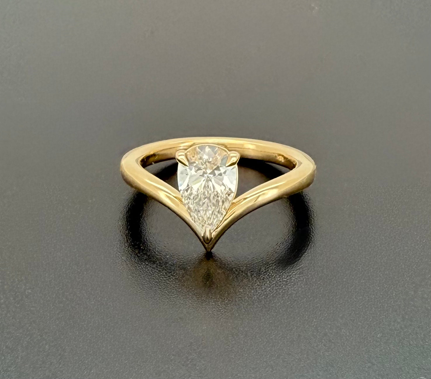IGI-Certified 1 CT Pear V-shaped Lab-Grown Diamond Ring