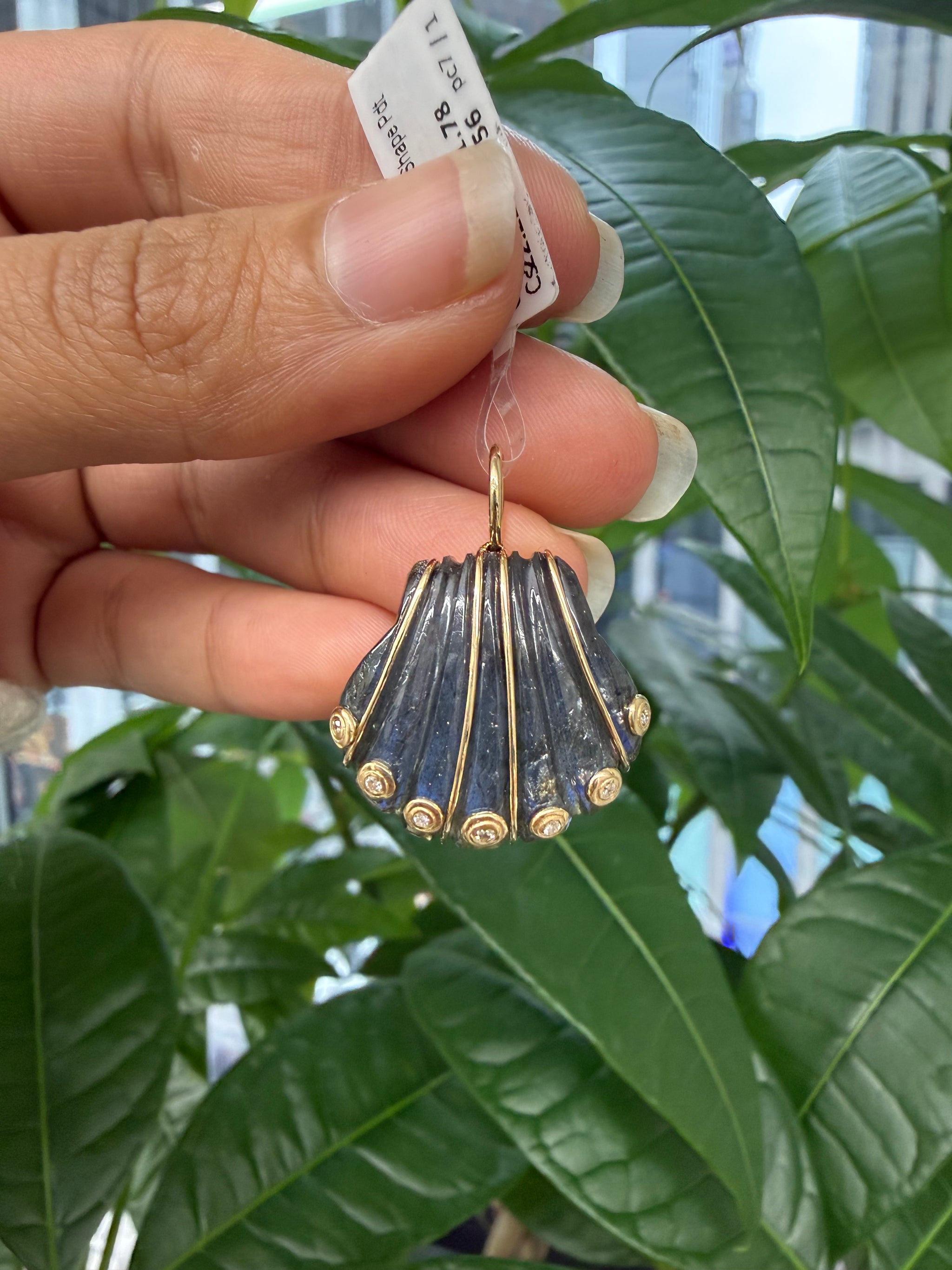 14KT Yellow Gold Shell Shape Pendant