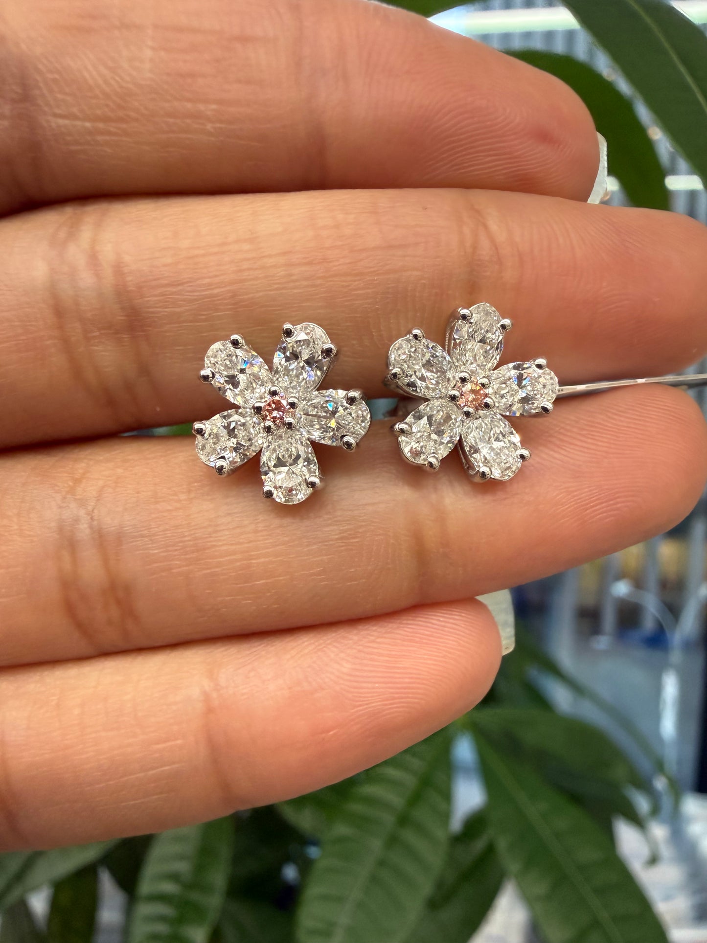 14KT White Gold Flower Earring