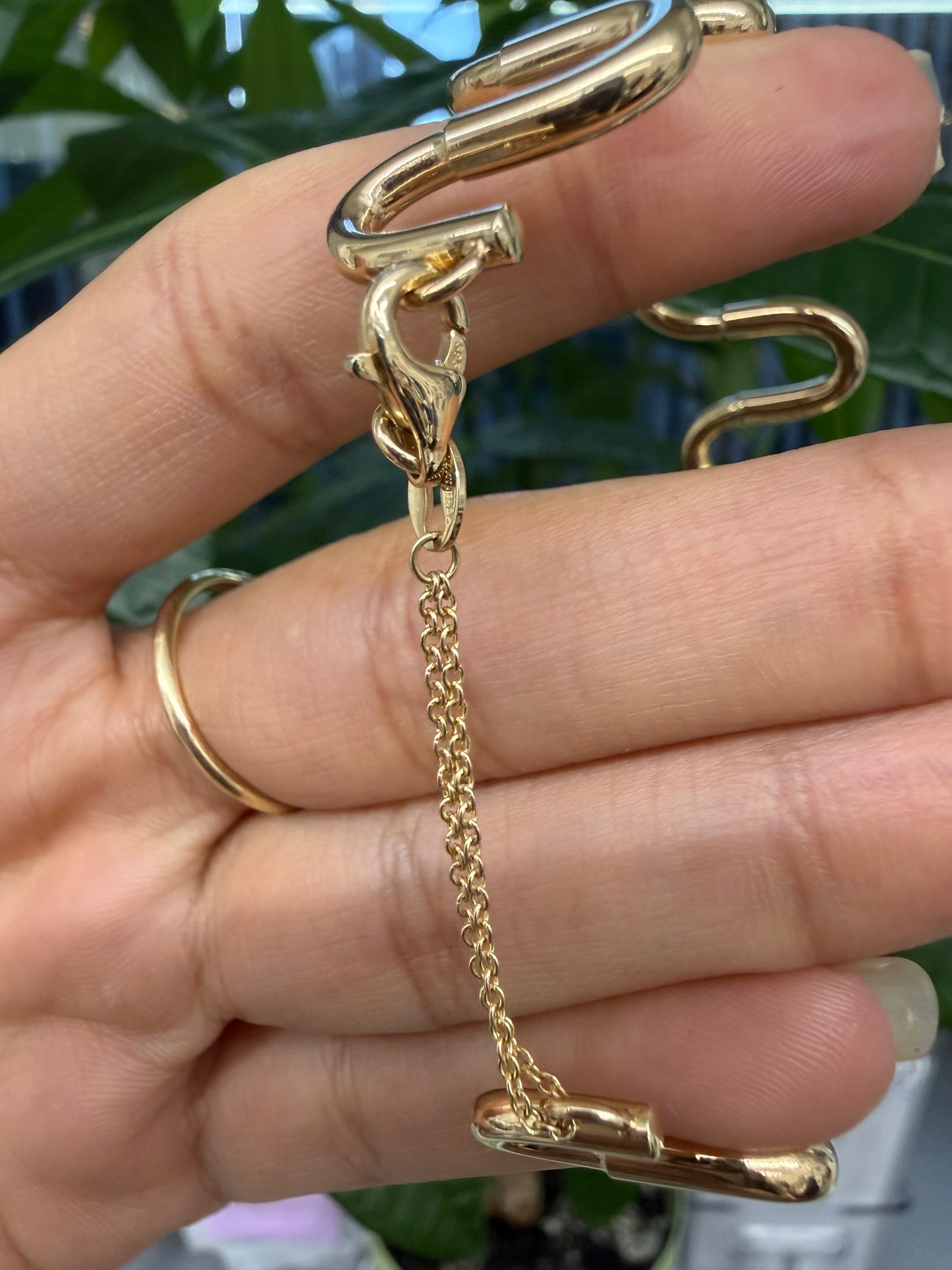 14KT Yellow Gold wavy Bangle Bracelet