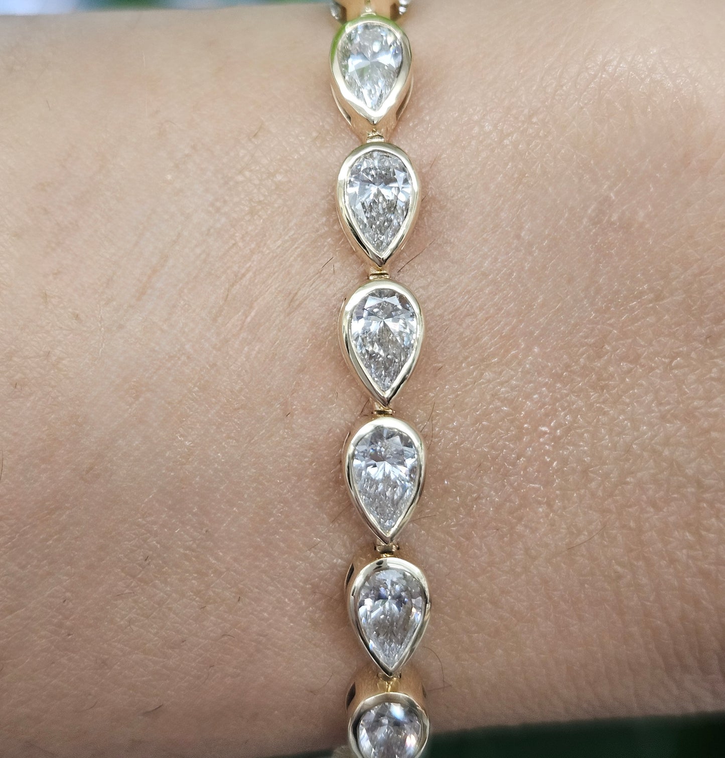 14KT Pear Shaped Bezel Set 7" Lab Diamond Bracelet