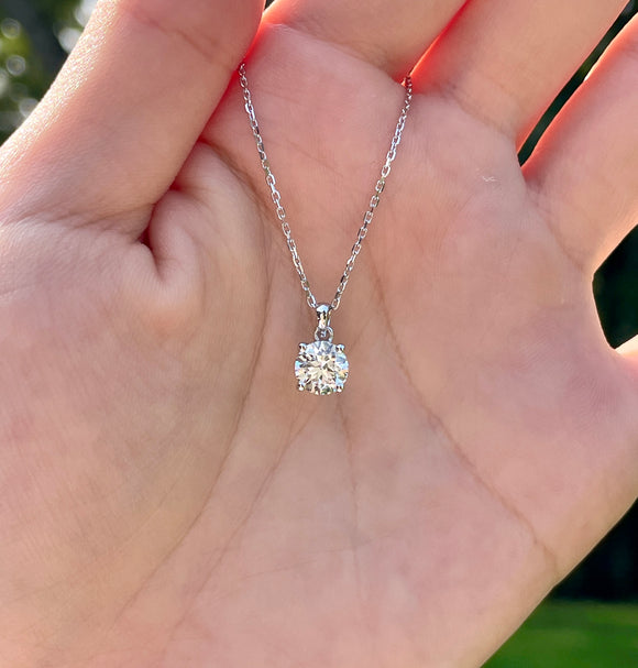 18k Lab0.74ct Pendent Necklace