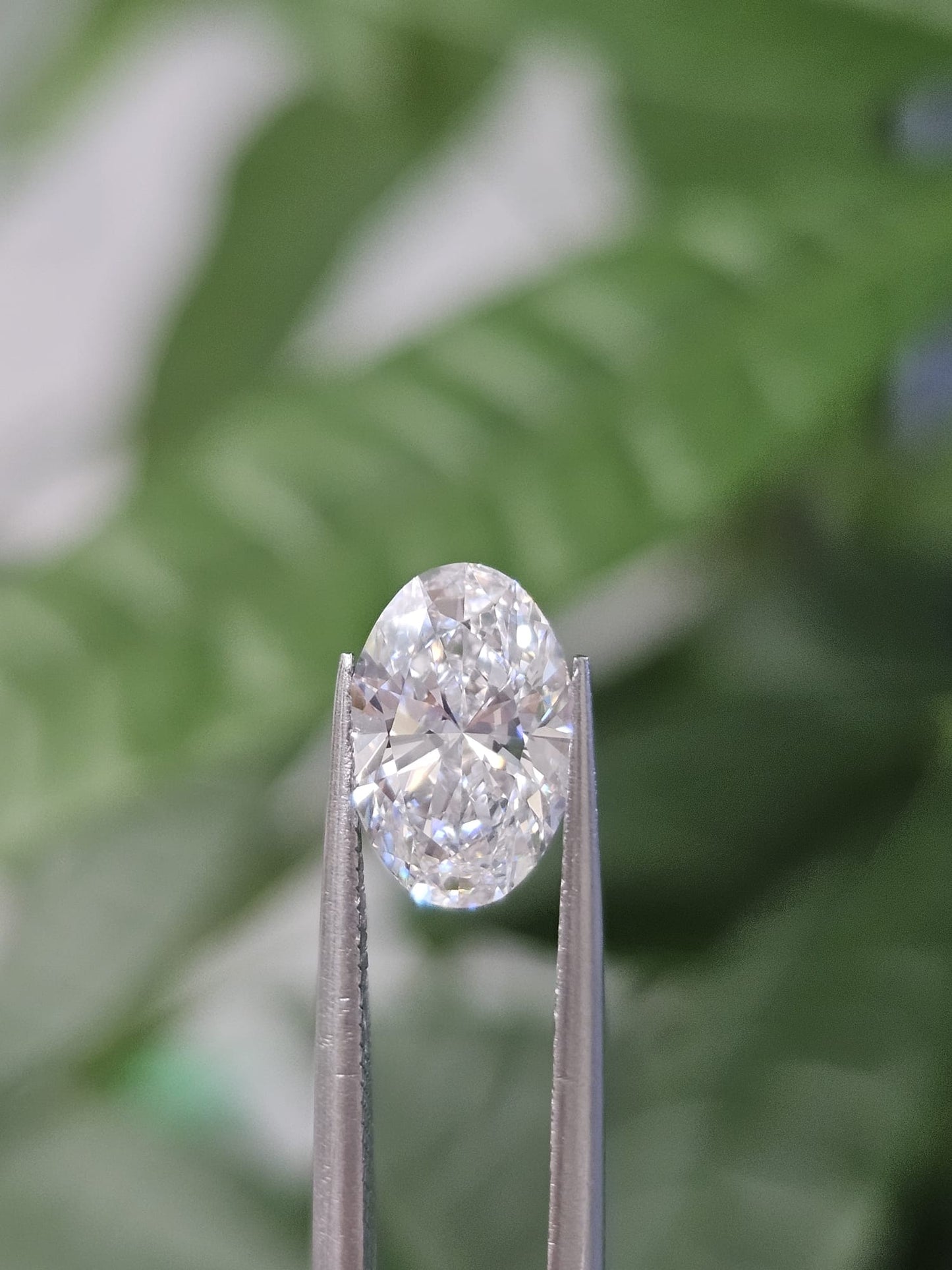 IGI 1.58CT OVAL E VVS2