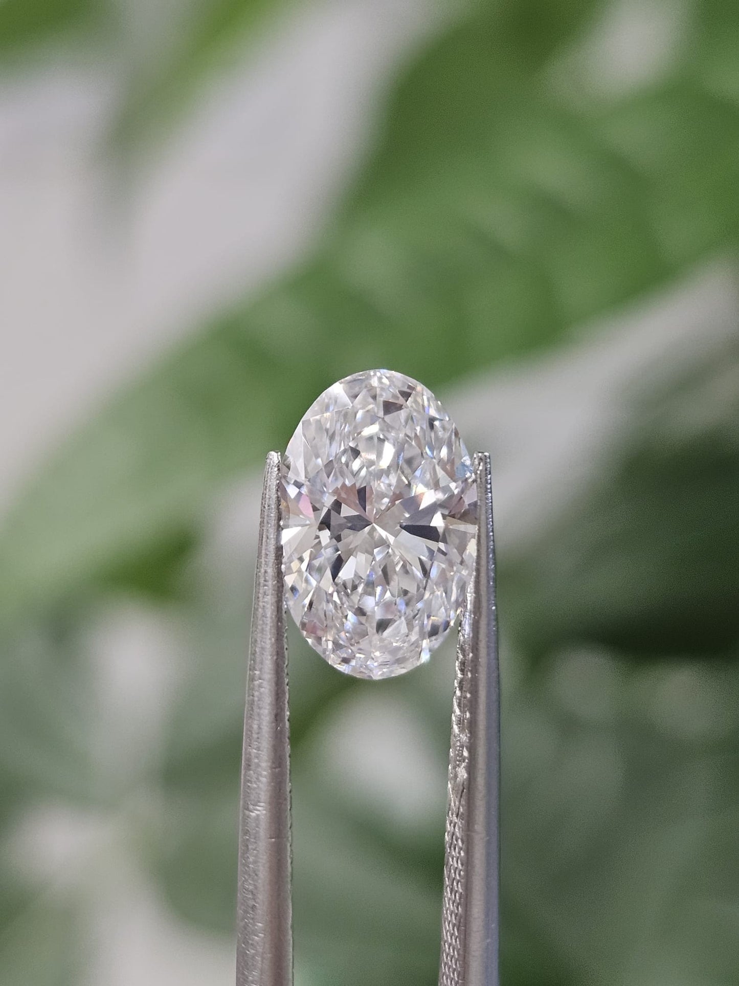 IGI 1.58CT OVAL E VVS2