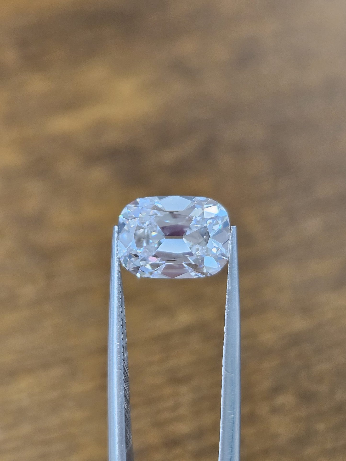 IGI 2.46CT OEC LONG CUSHION E VVS2