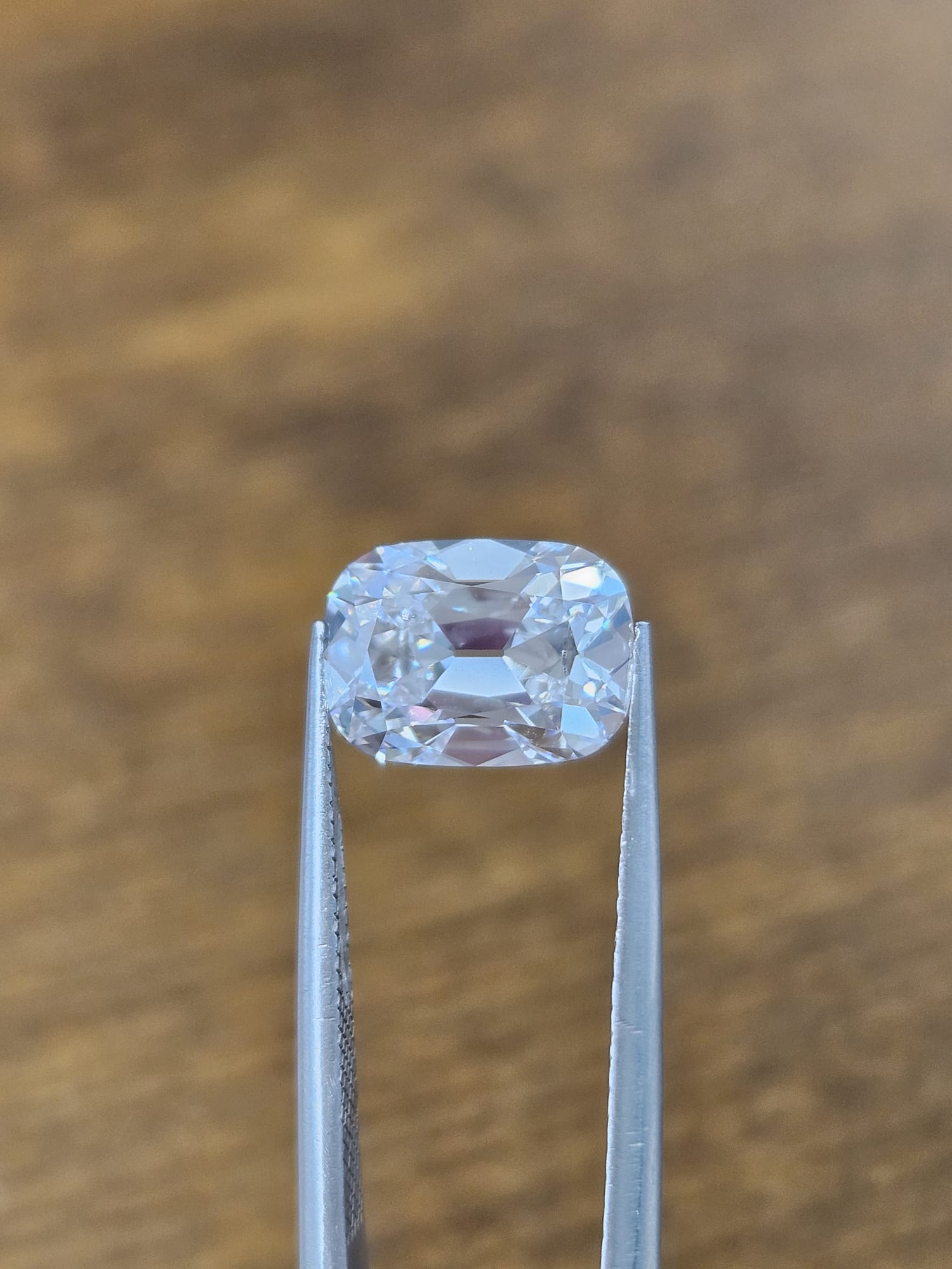 IGI 2.46CT OEC LONG CUSHION E VVS2