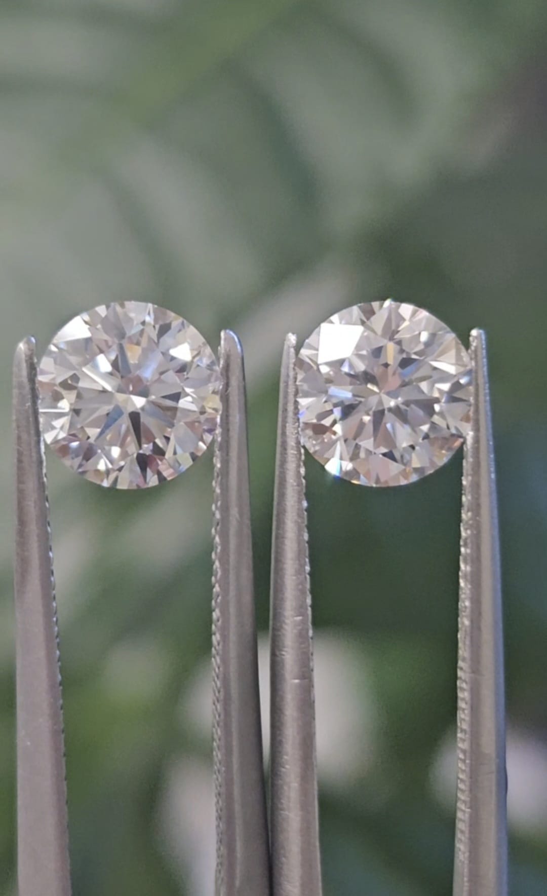 IGI 1.05CT ROUND PAIR D VVS2