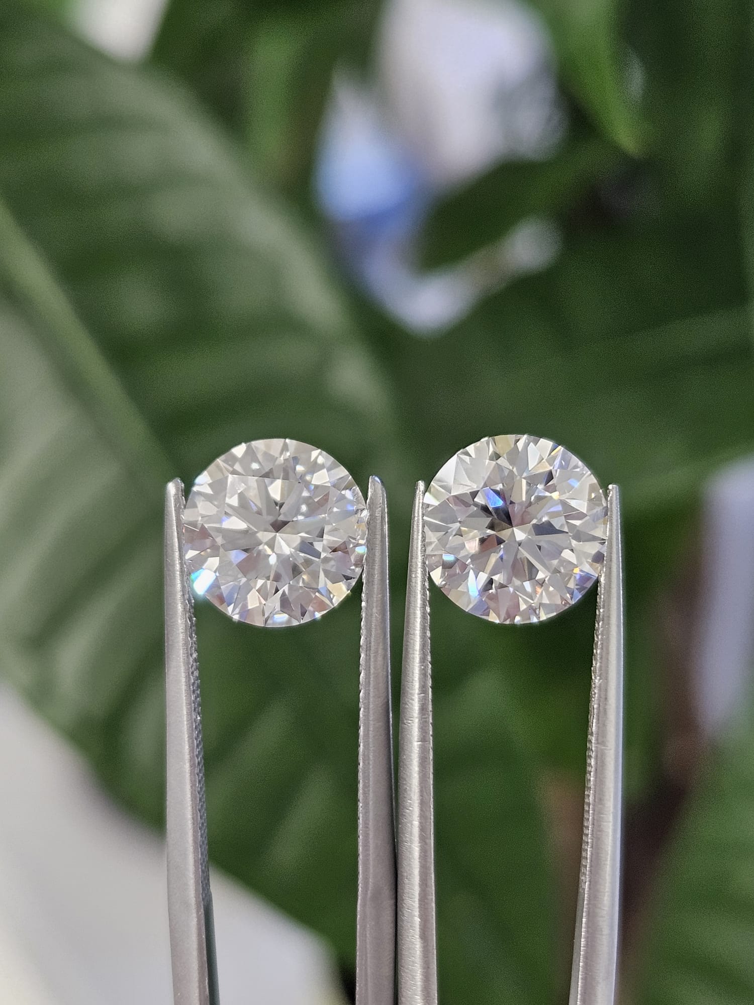 IGI 2.04CT ROUND PAIR D VVS2