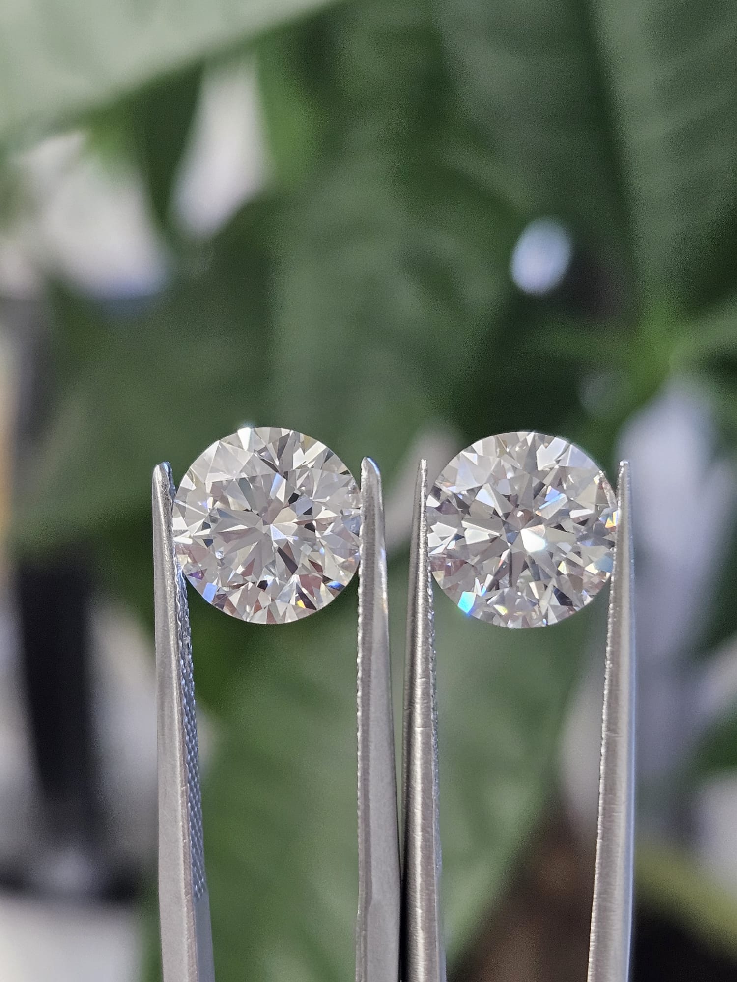 IGI 2.56CT ROUND PAIR D VS1