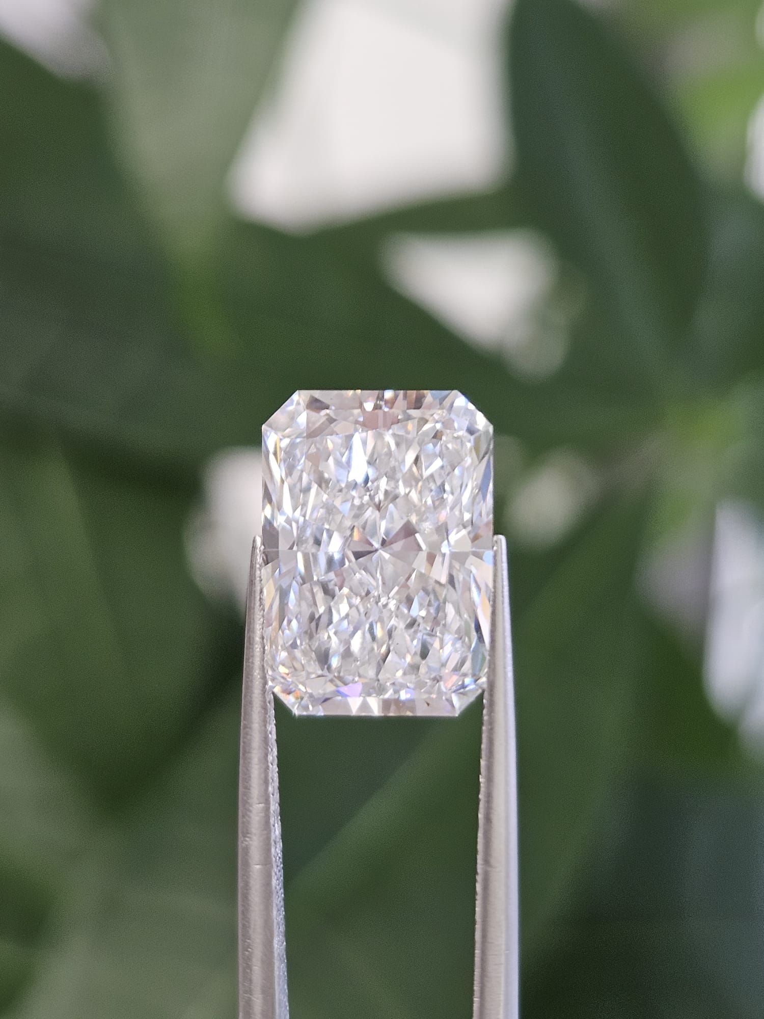 IGI 5.10CT RADIANT F VS2