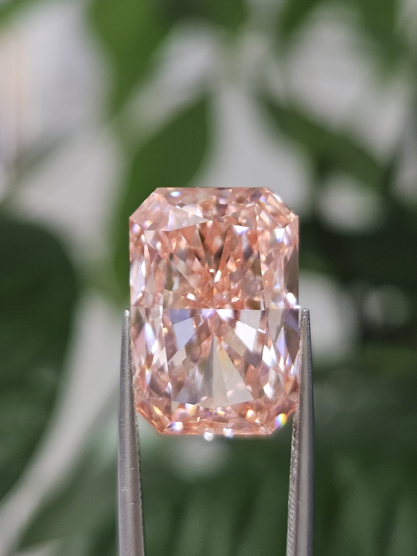 IGI 11.16CT RADIANT FANCY VIVID PINK VVS2