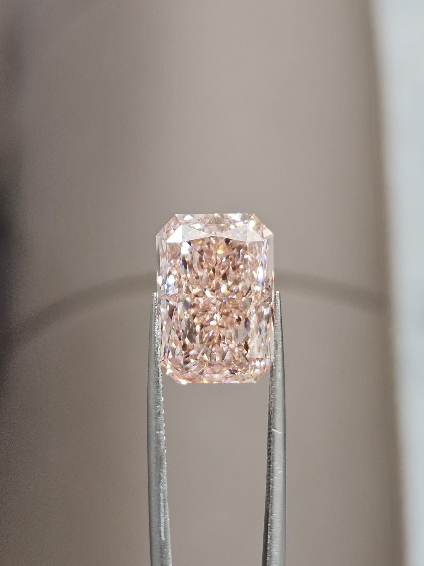 IGI 10.12CT RADIANT FANCY VIVID PINK VS1