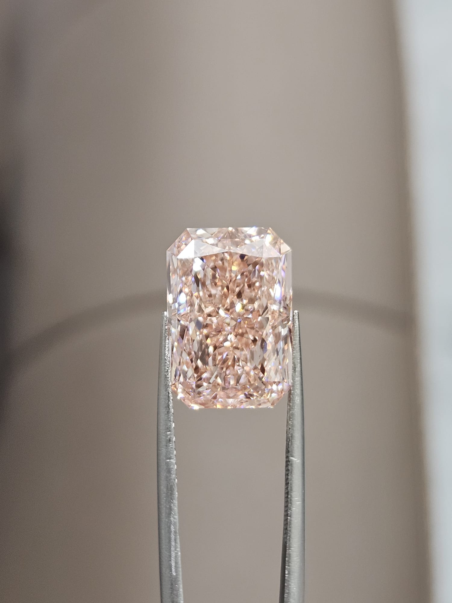 IGI 10.12CT RADIANT FANCY VIVID PINK VS1