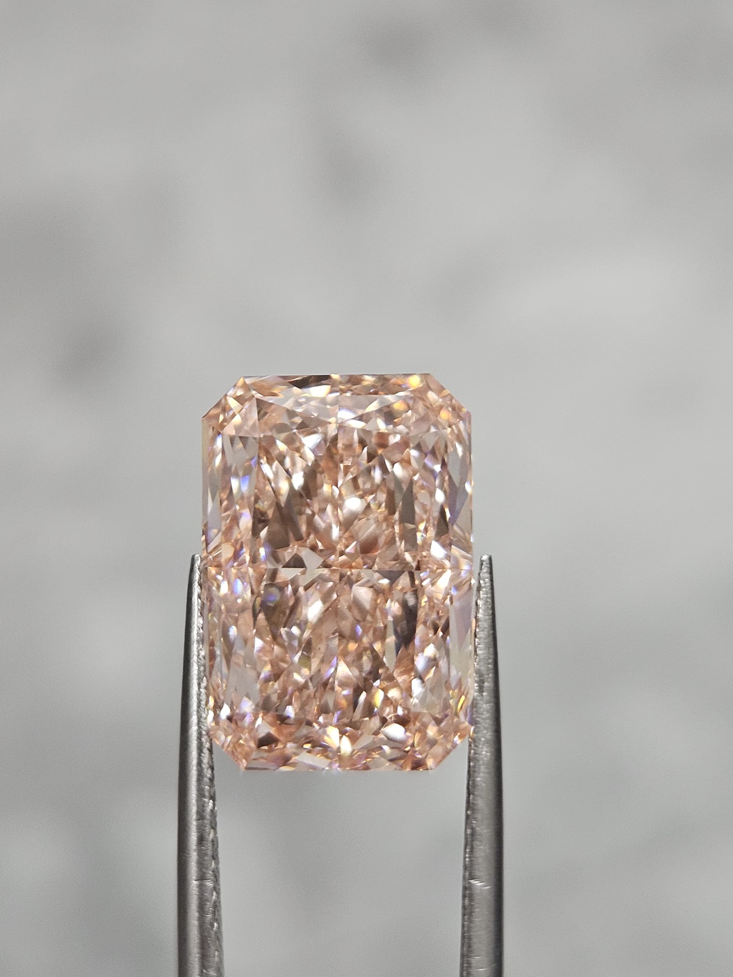 IGI 10.10CT RADIANT FANCY VIVID PINK VS1