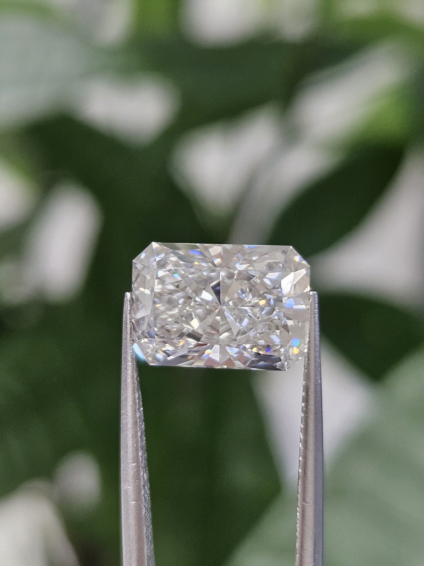 IGI 3.02CT RADIANT G VS2