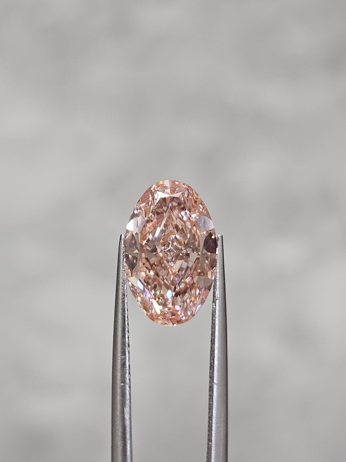 IGI 3.01CT OVAL FANCY VIVID PINK VS1