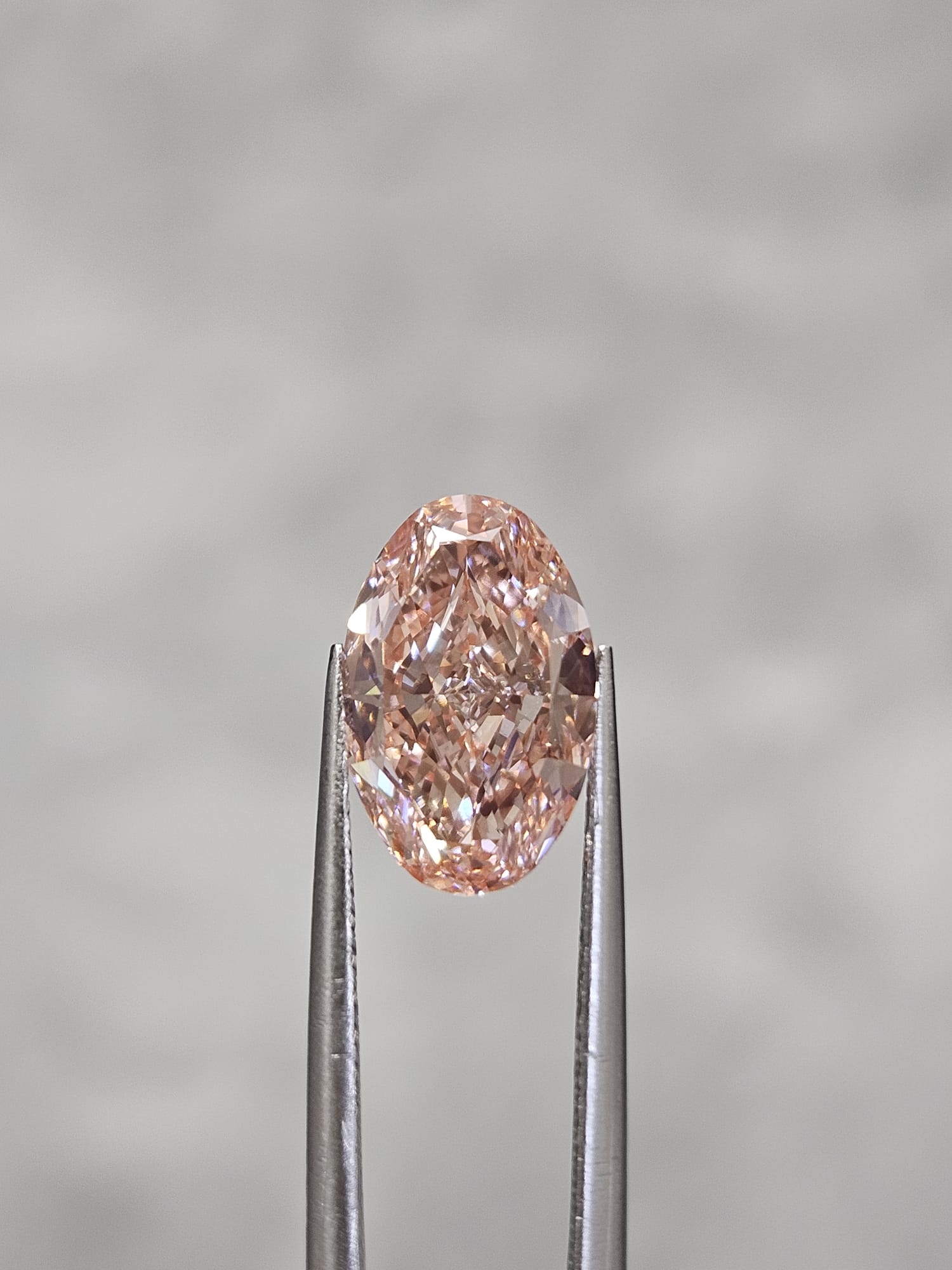 IGI 3.01CT OVAL FANCY VIVID PINK VS1