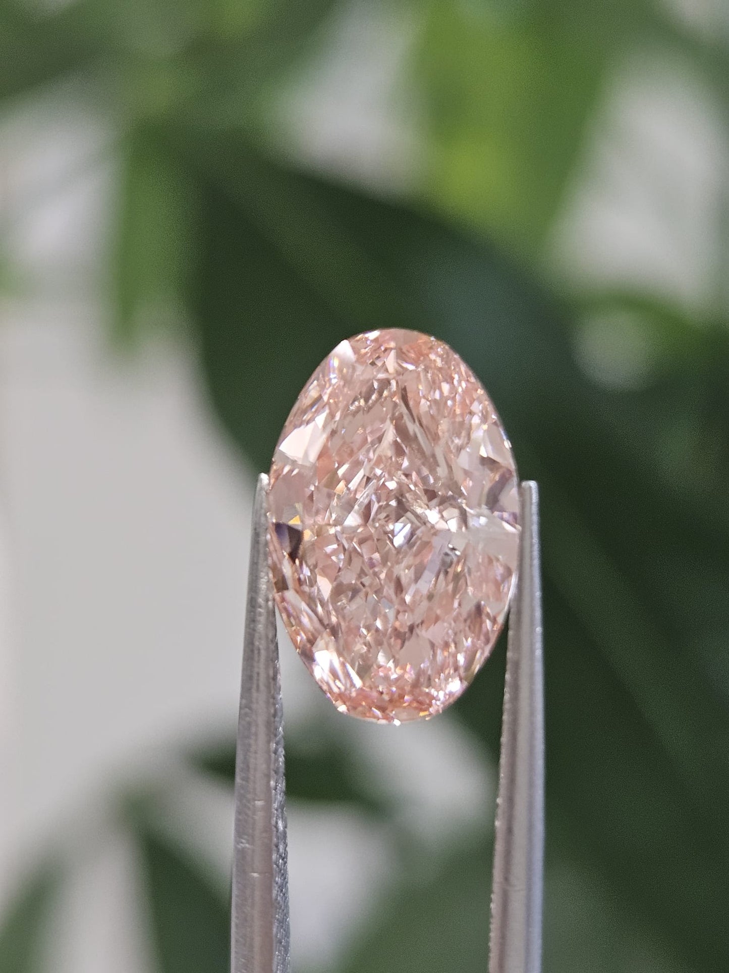IGI 3.01CT OVAL FANCY VIVID PINK VS1