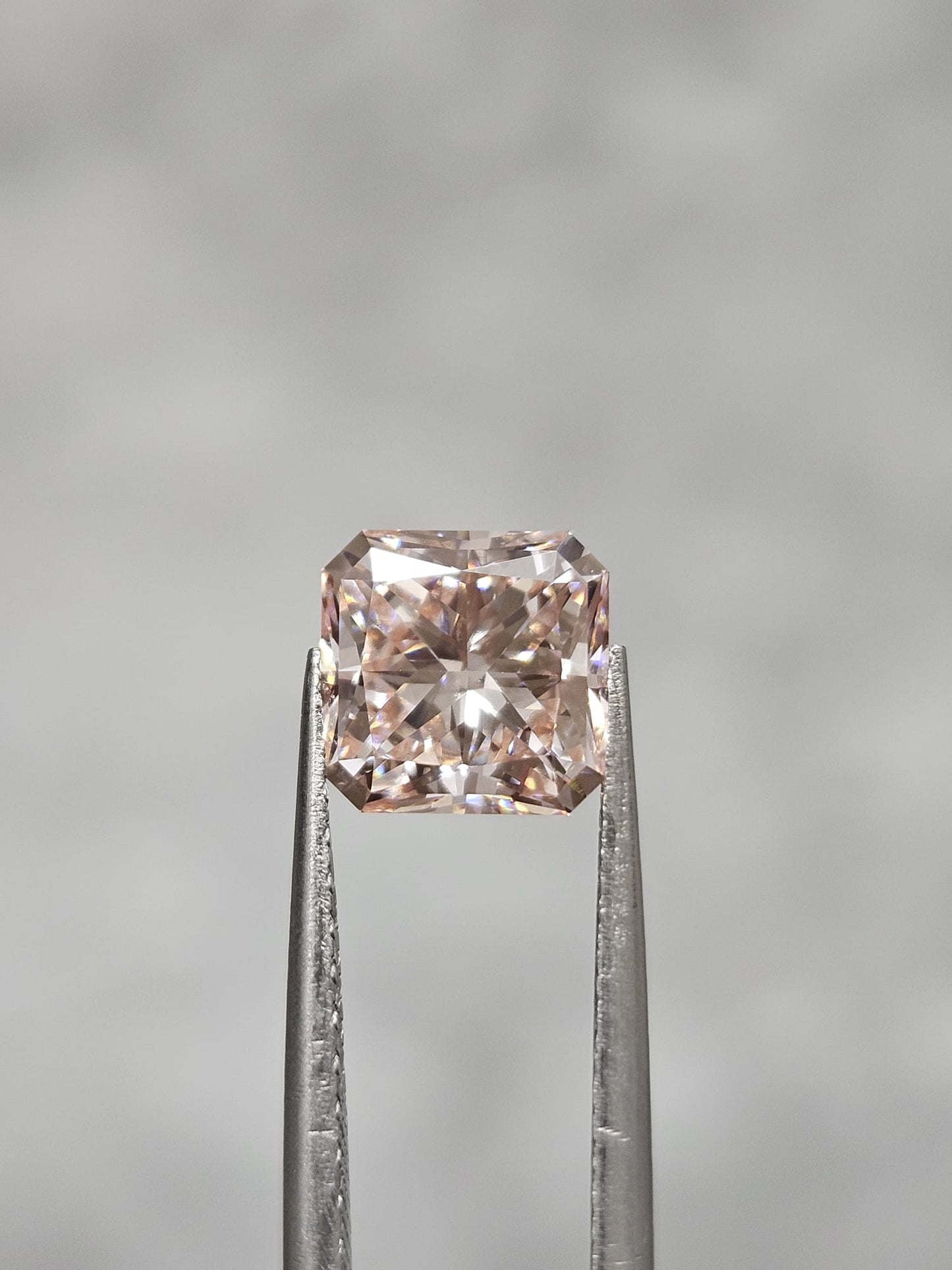 IGI 2.27CT SQUARE RADIANT FANCY PINK VVS2