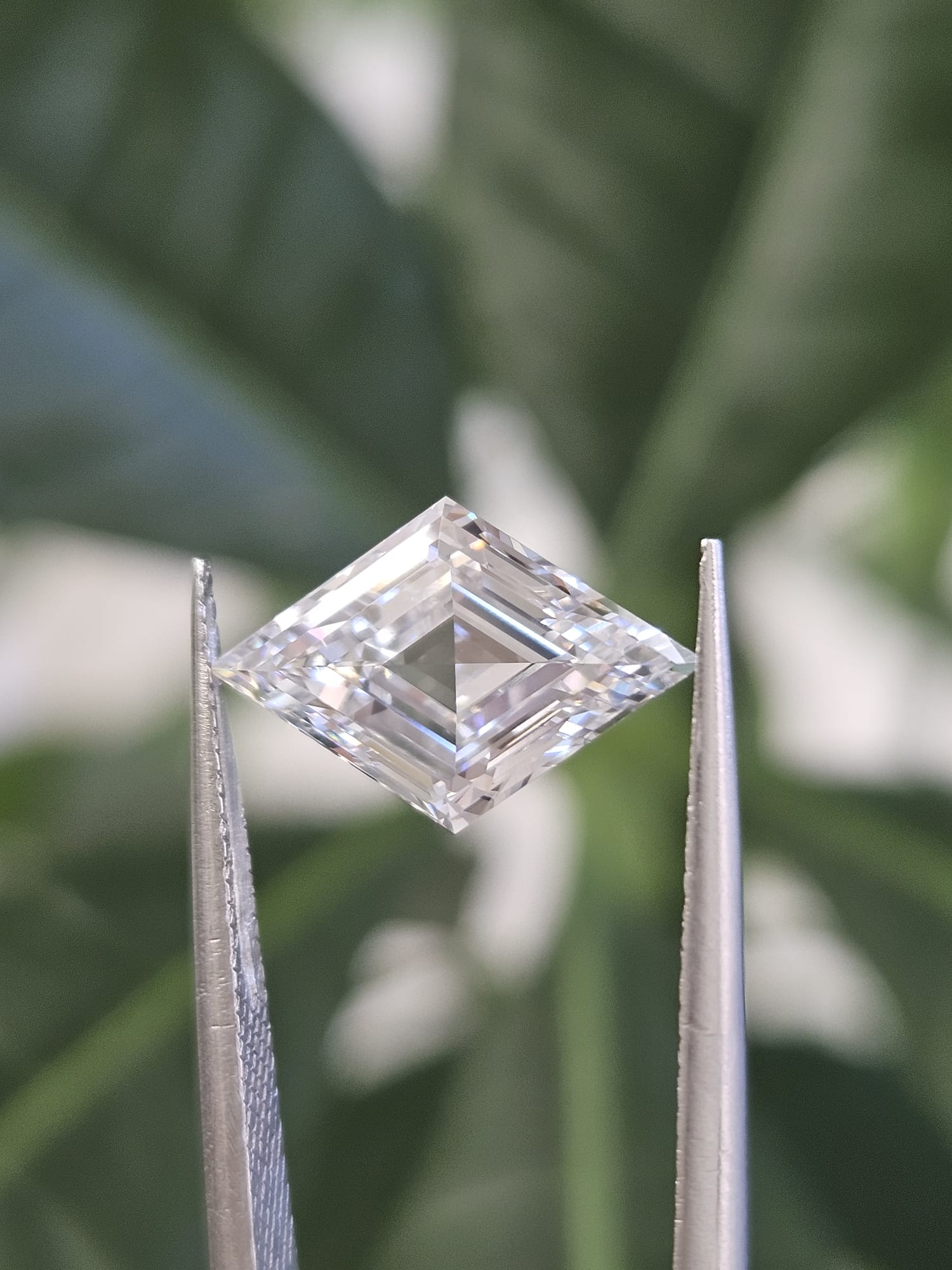 IGI 2.40CT LOZENGE F VS1