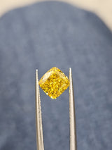 IGI 1.67CT SQUARE CUSHION FANCY VIVID YELLOW VVS2