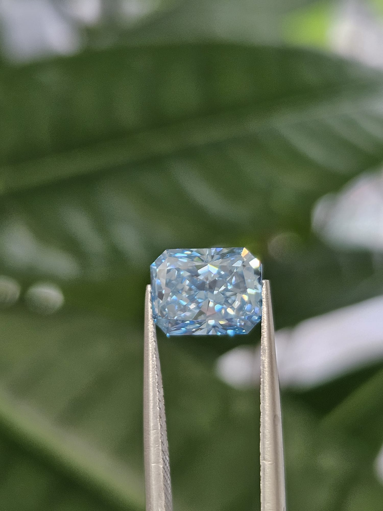 IGI 1.62CT RADIANT FANCY INTENSE BLUE VS1