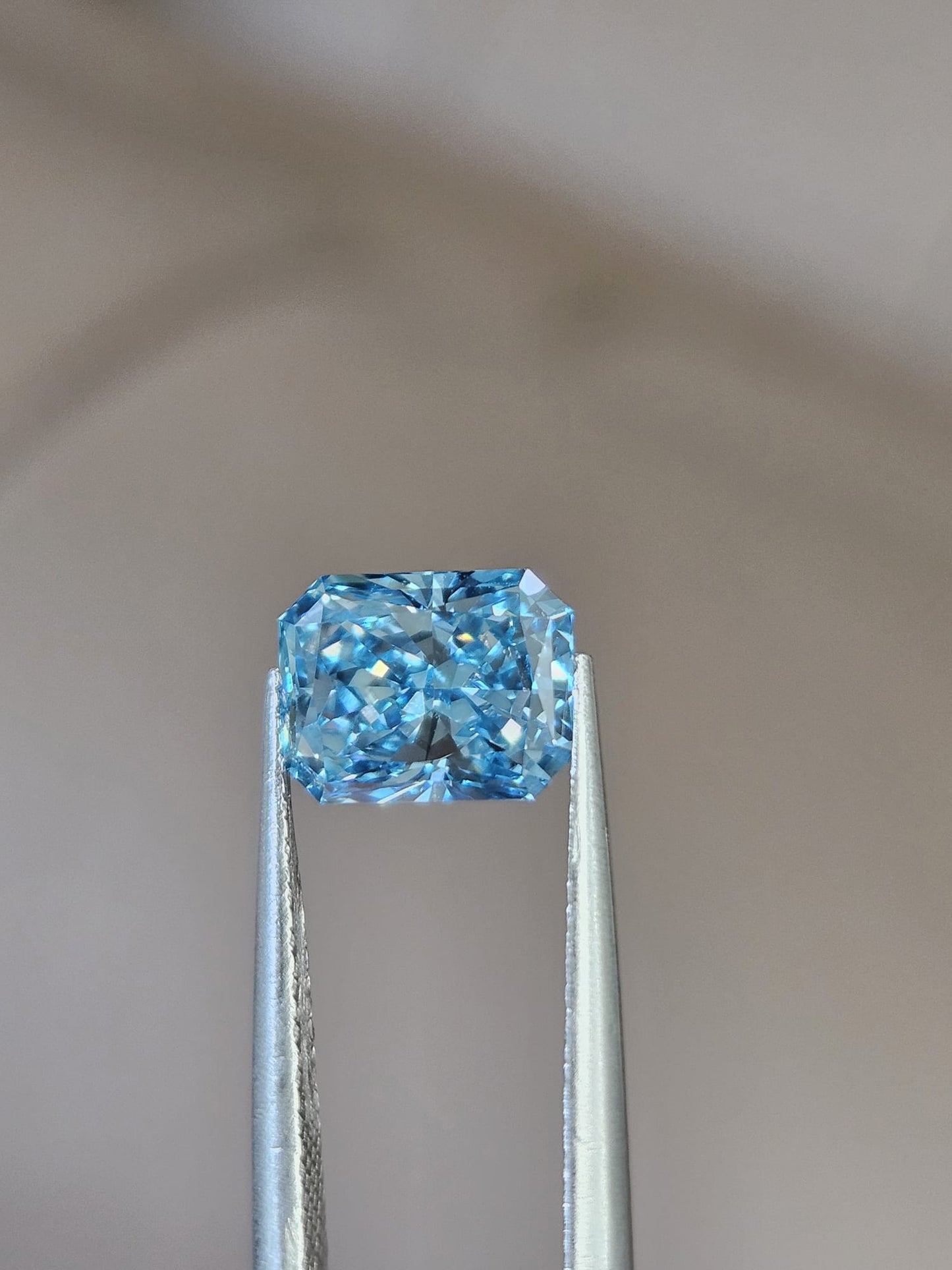 IGI 1.62CT RADIANT FANCY INTENSE BLUE VS1