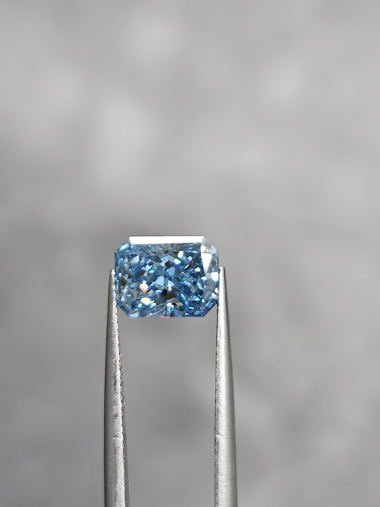 IGI 1.62CT RADIANT FANCY INTENSE BLUE VS1