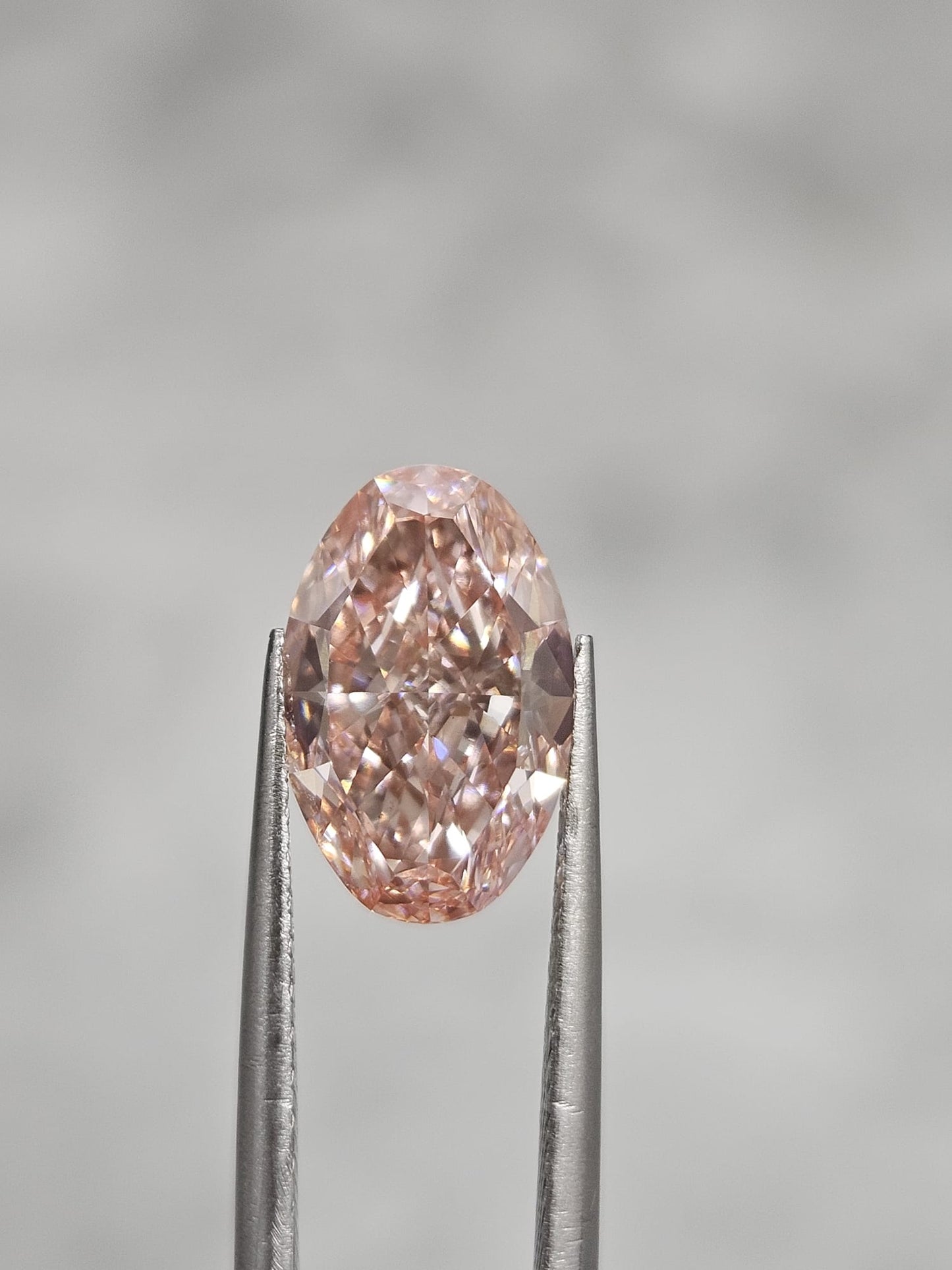 IGI 3.01CT OVAL FANCY VIVID PINK VS1
