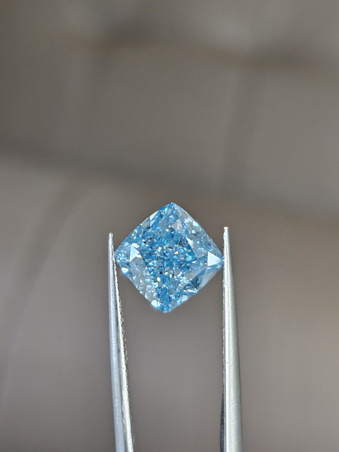 IGI 3.06CT SQUARE CUSHION FANCY VIVID BLUE VS1