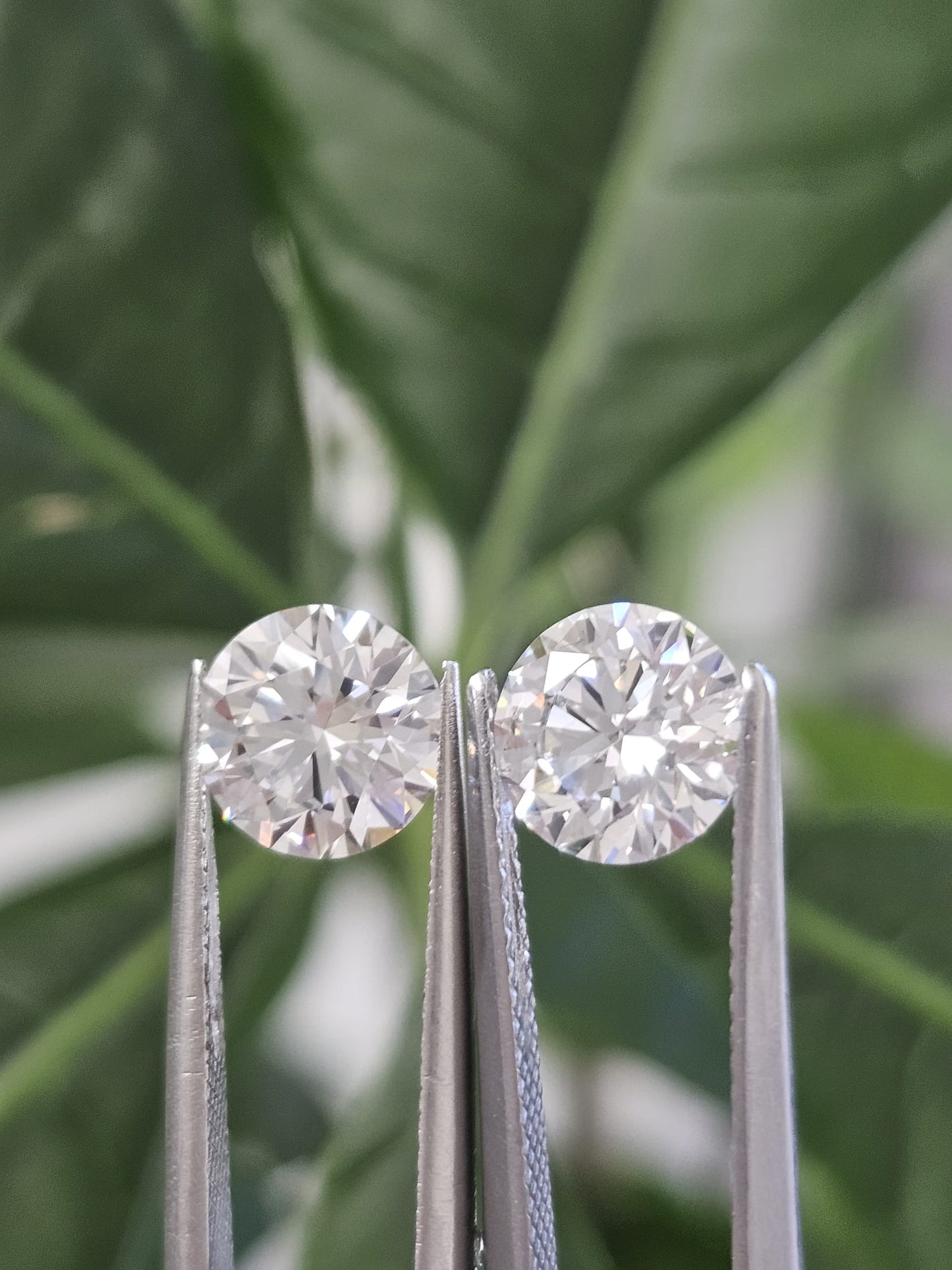 IGI 1.52 + 1.52CT ROUND PAIR D VS1