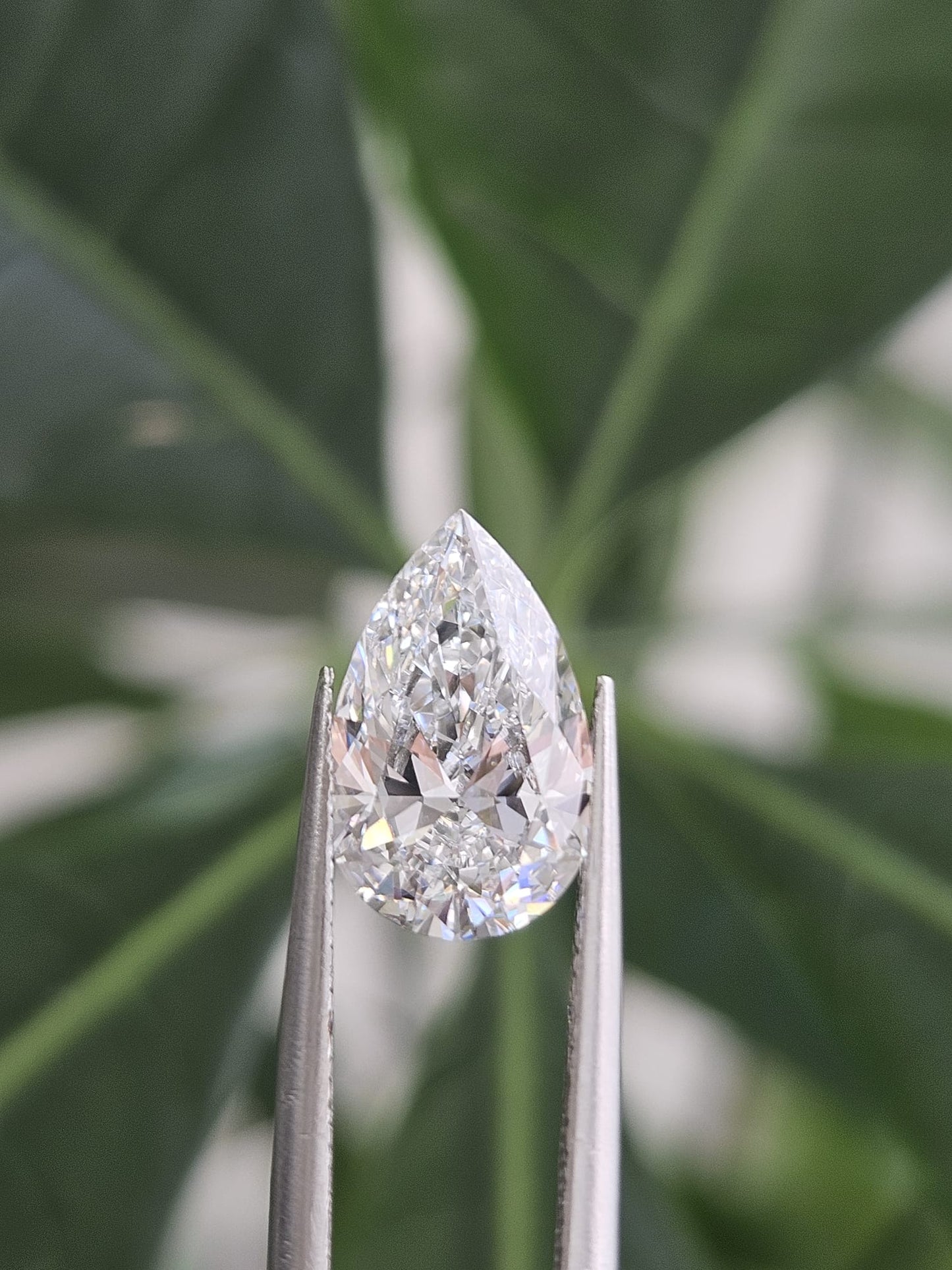 IGI 2.04CT PEAR D VS1