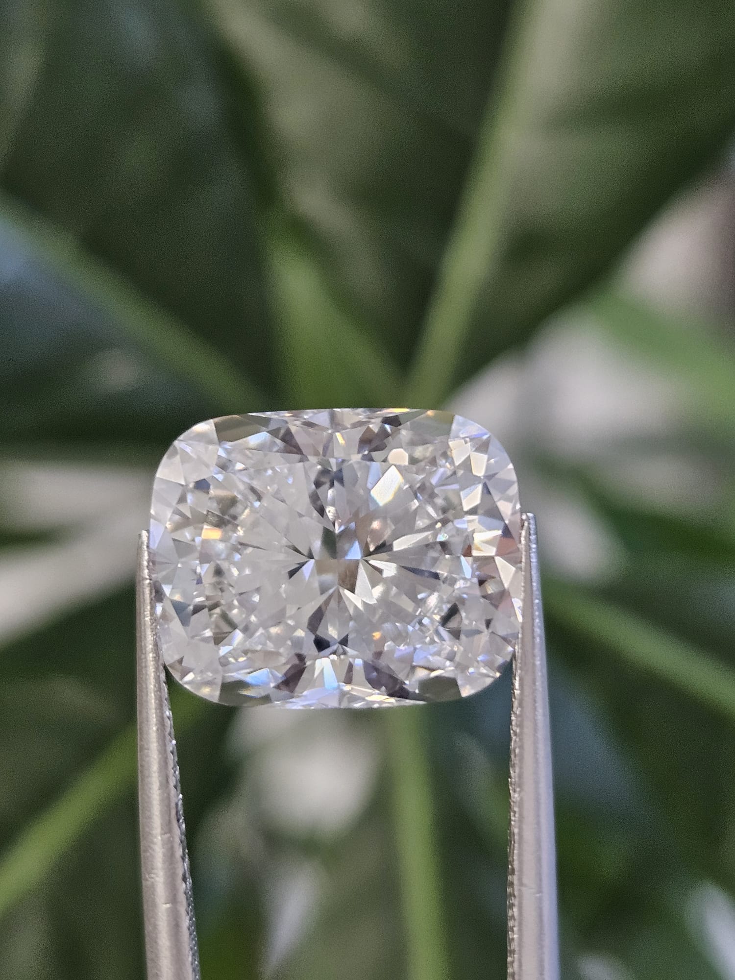 IGI 5.71CT CUSHION F VS1