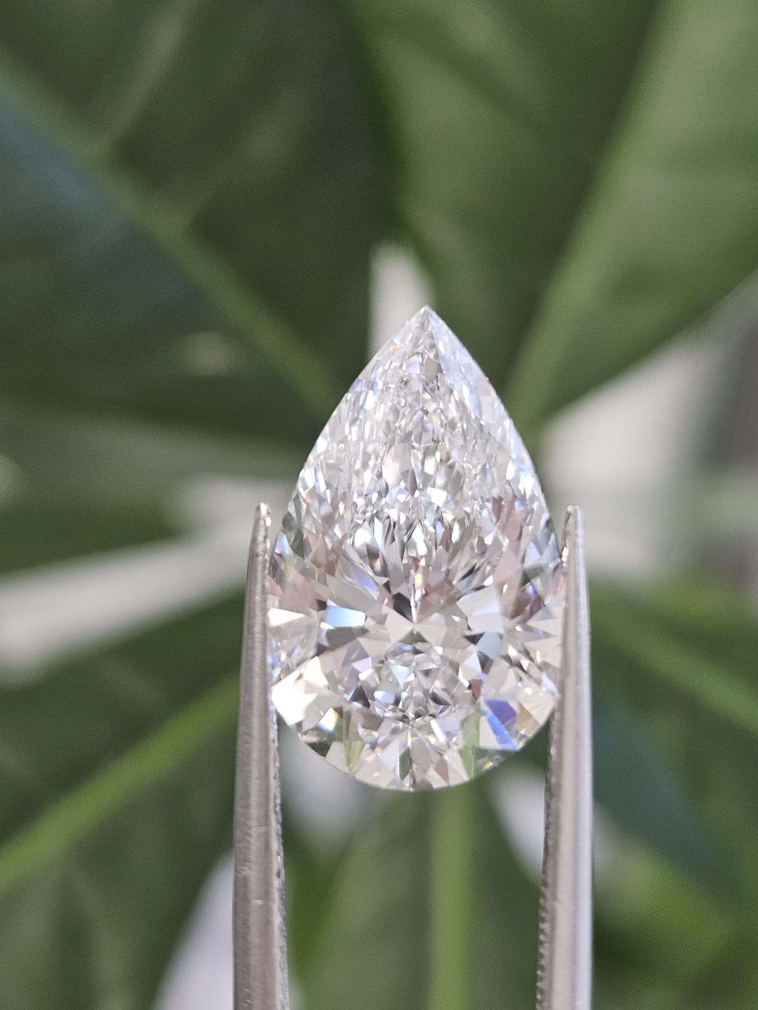 IGI 4.57CT PEAR E VS1