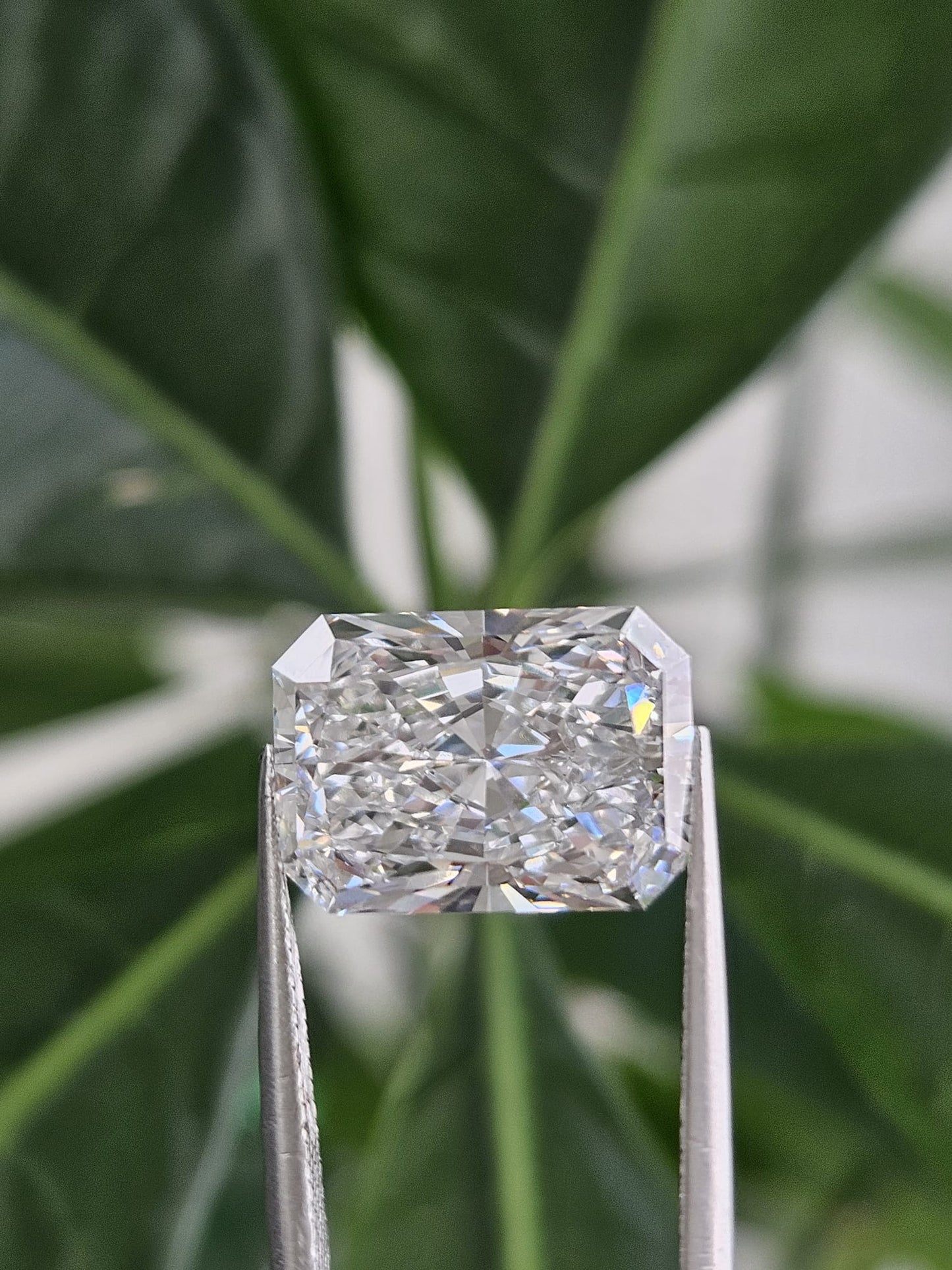 IGI 5.65CT RADIANT F VS1