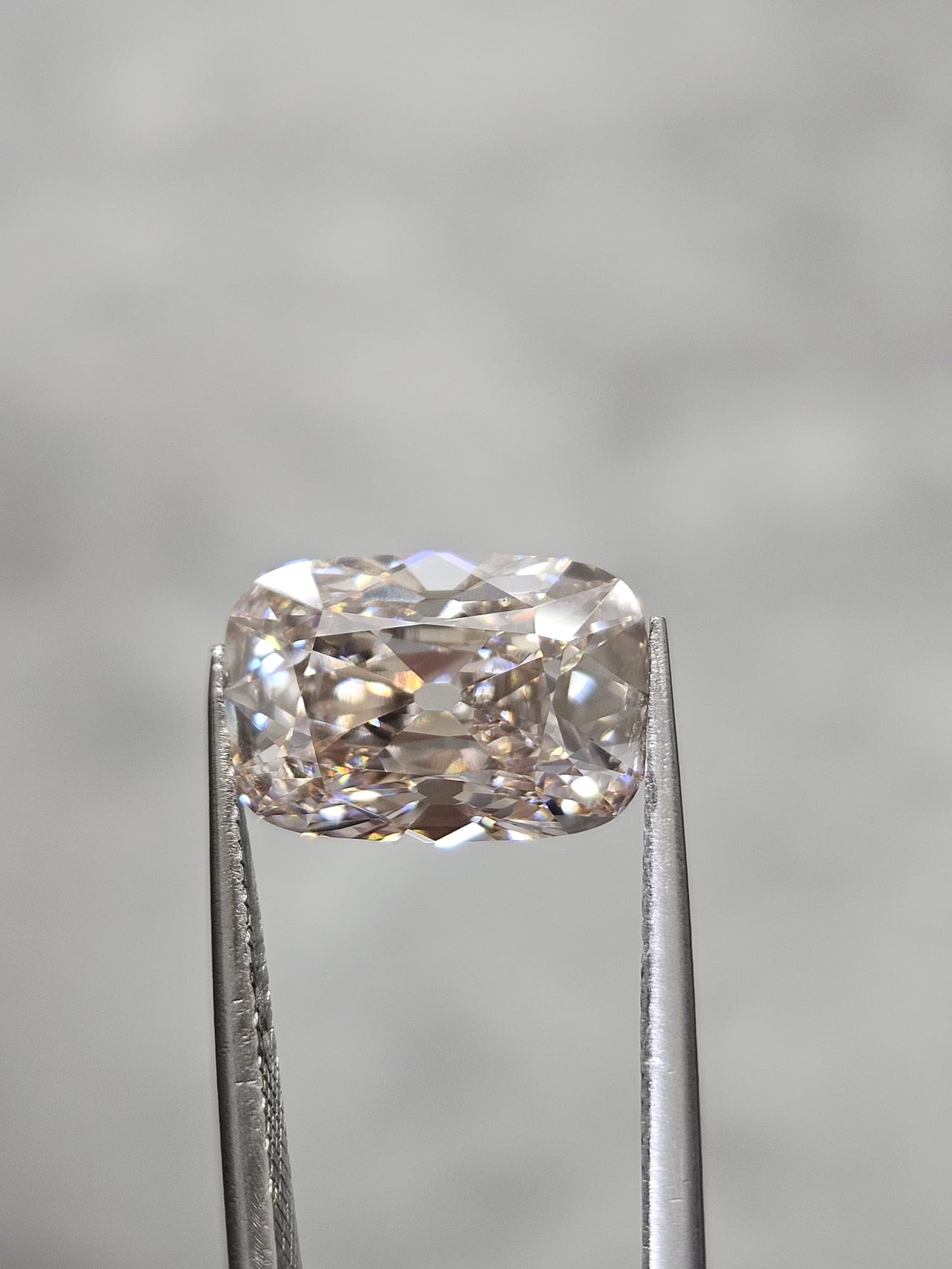 IGI 4.05CT OMC PINKISH BROWN VS1