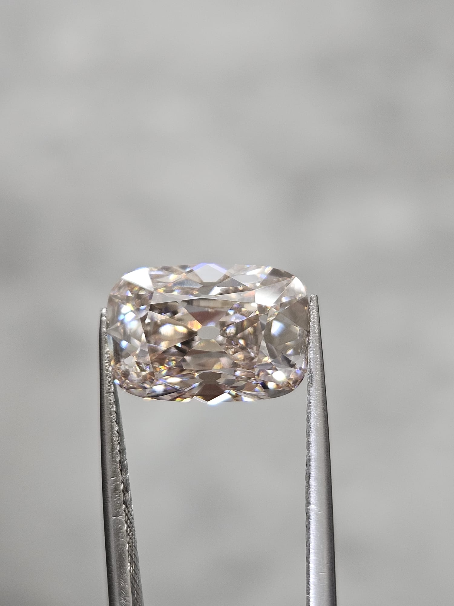 IGI 4.05CT OMC PINKISH BROWN VS1