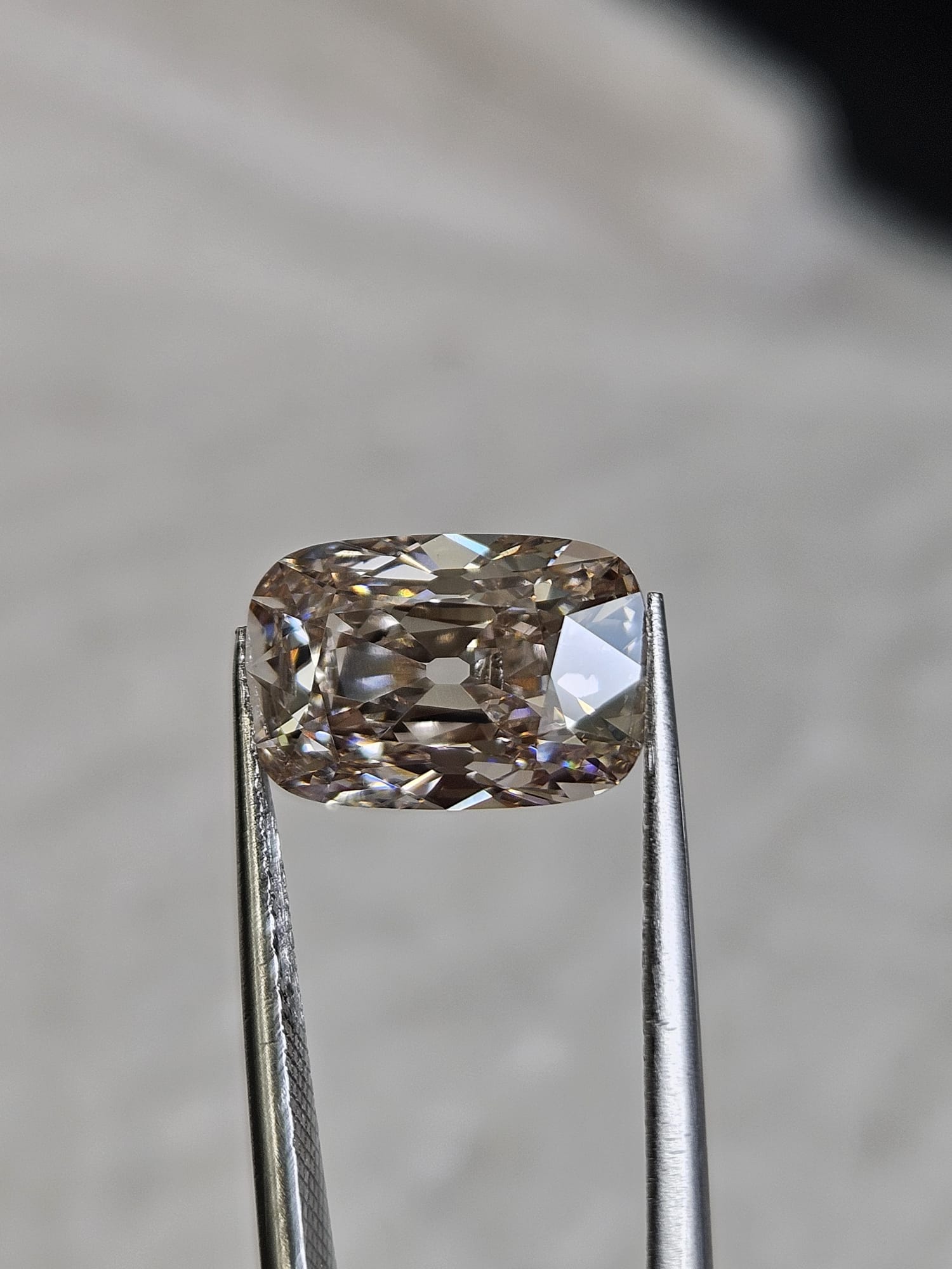 IGI 4.05CT OMC PINKISH BROWN VS1