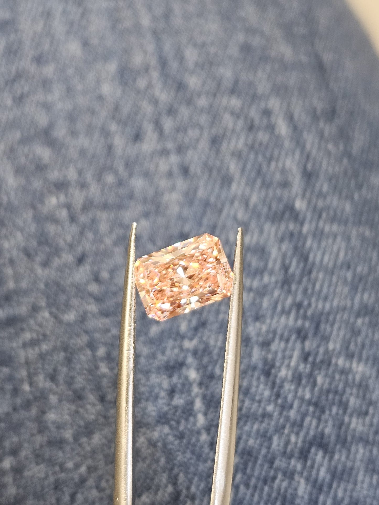 IGI 2.08CT RADIANT FANCY VIVID PINK VS2