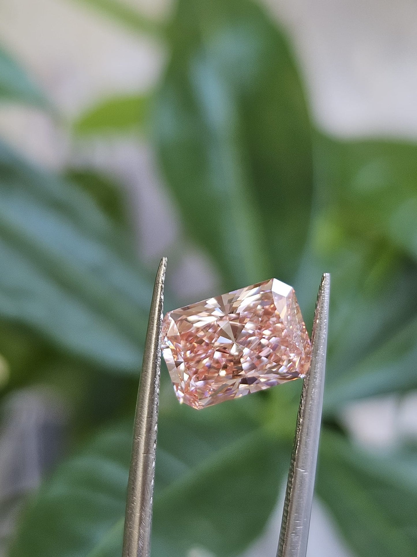 IGI 2.08CT RADIANT FANCY VIVID PINK VS2