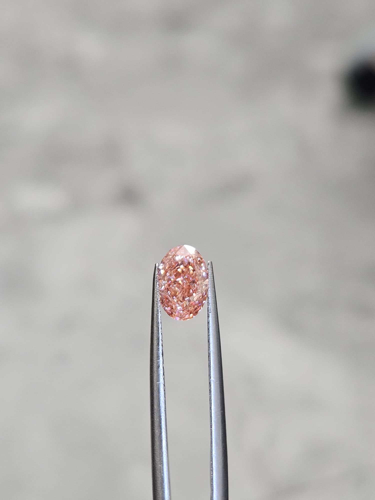 IGI 1.07CT OVAL FANCY VIVID PINK VVS2