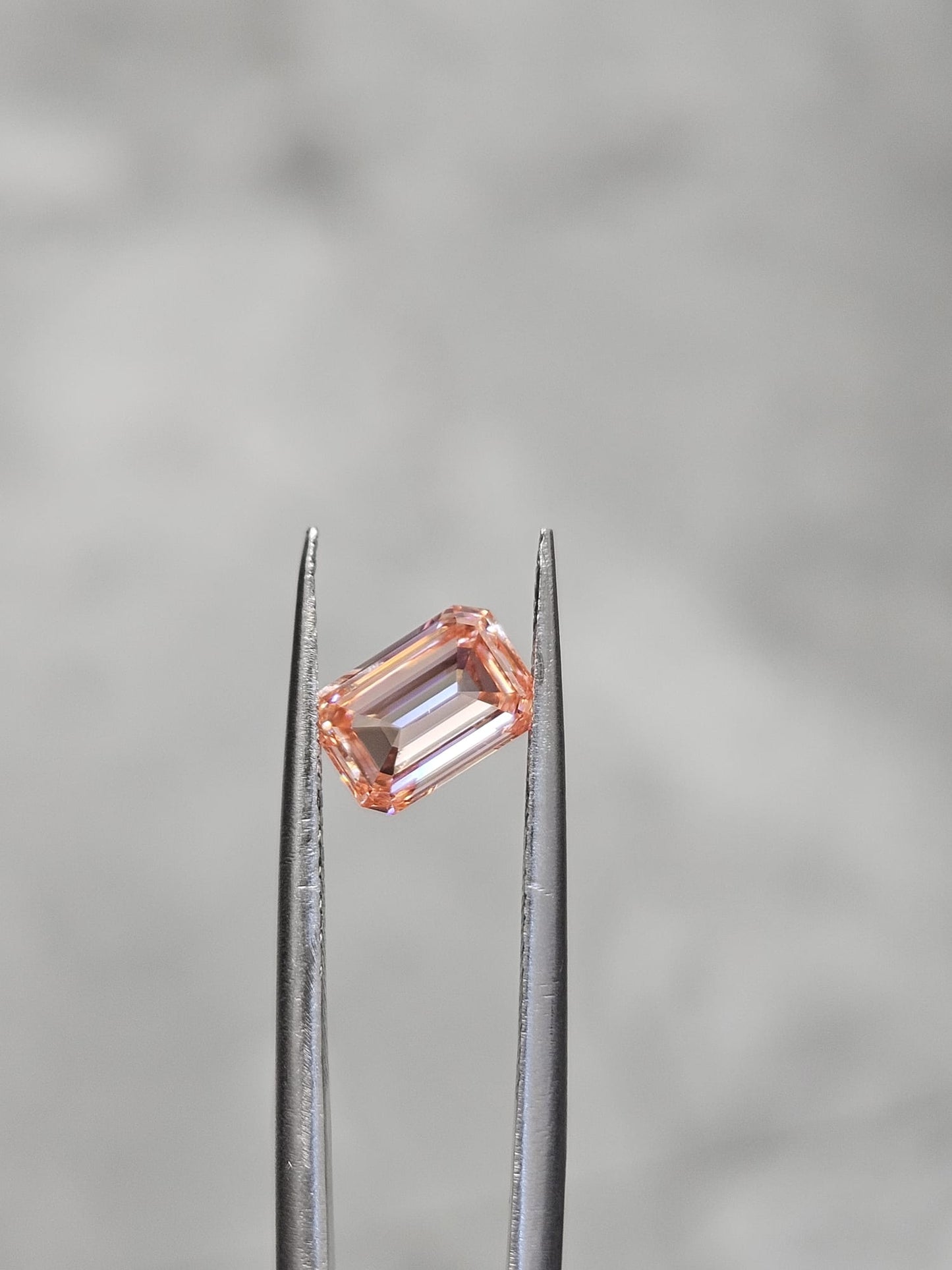 IGI 1.05CT EMERALD FANCY VIVID PINK VS1