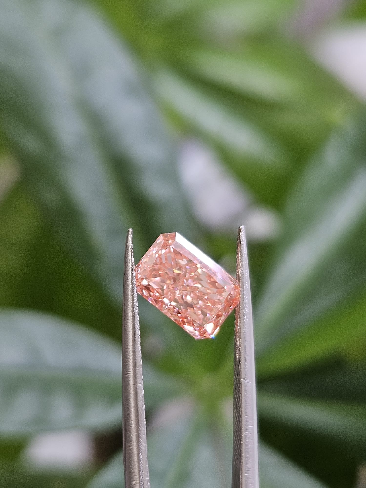 IGI 1.57CT RADIANT FANCY VIVID PINK VS1