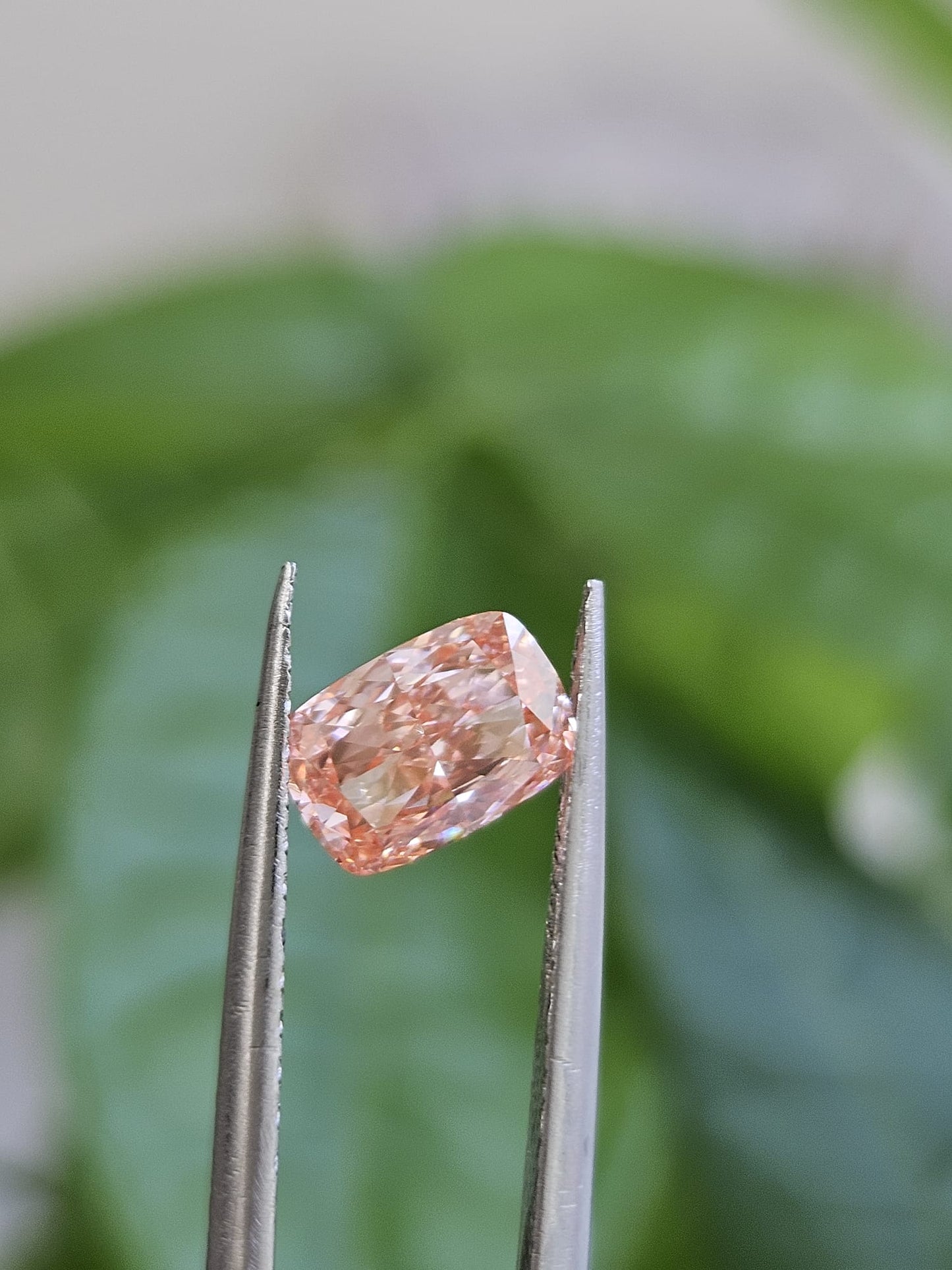 IGI 1.12CT CUSHION FANCY VIVID PINK VS1