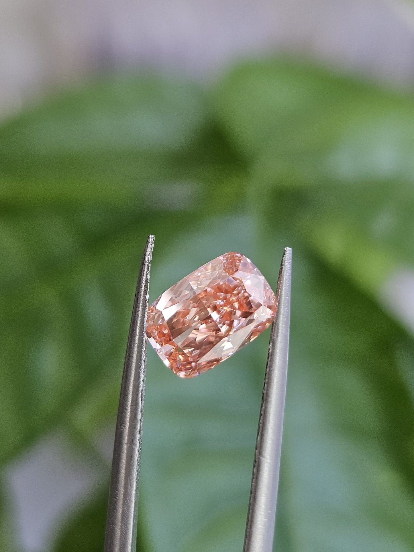 IGI 1.22CT CUSHION FANCY VIVID PINK VS1