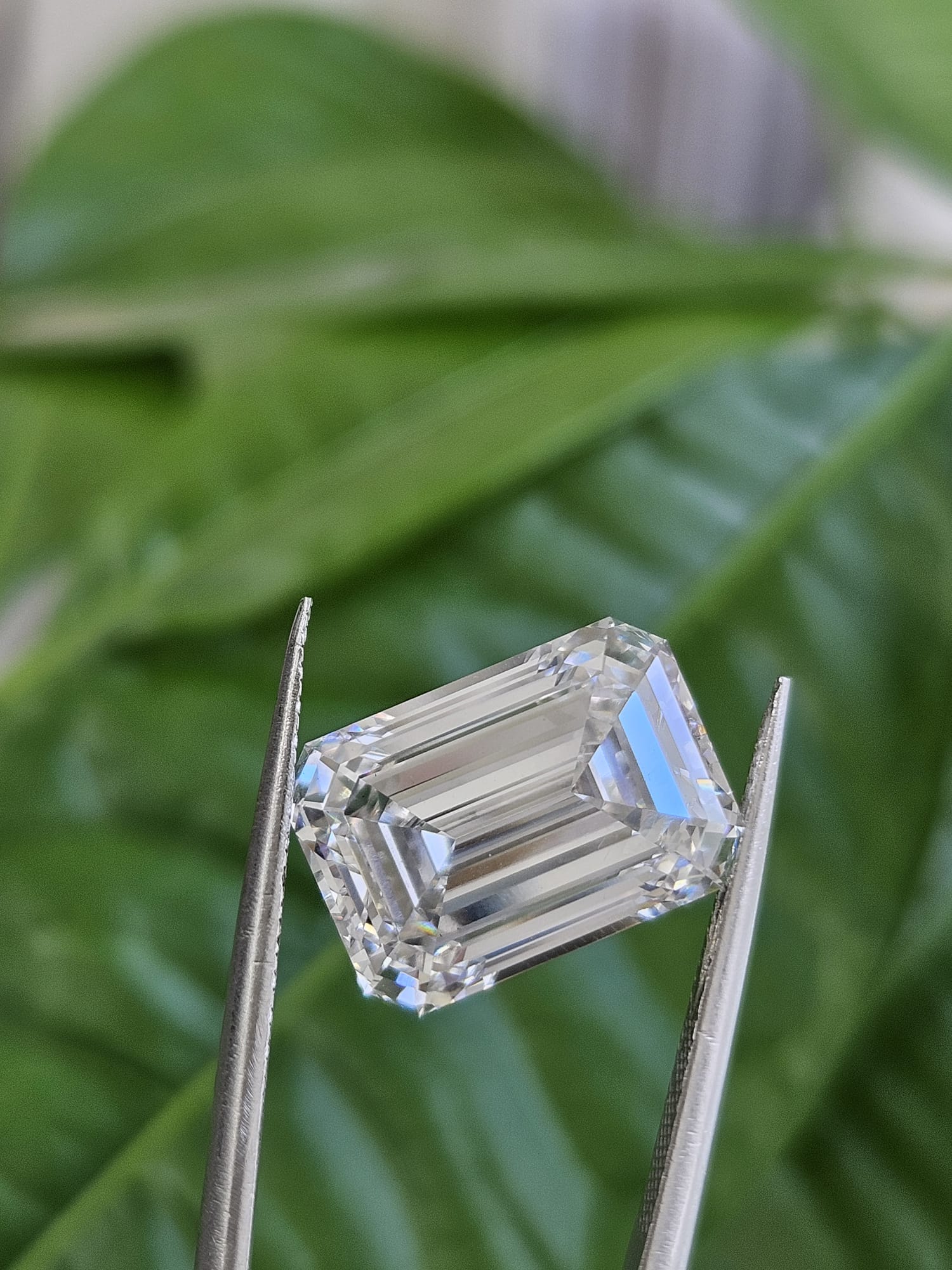 IGI 8.56CT EMERALD G VS2